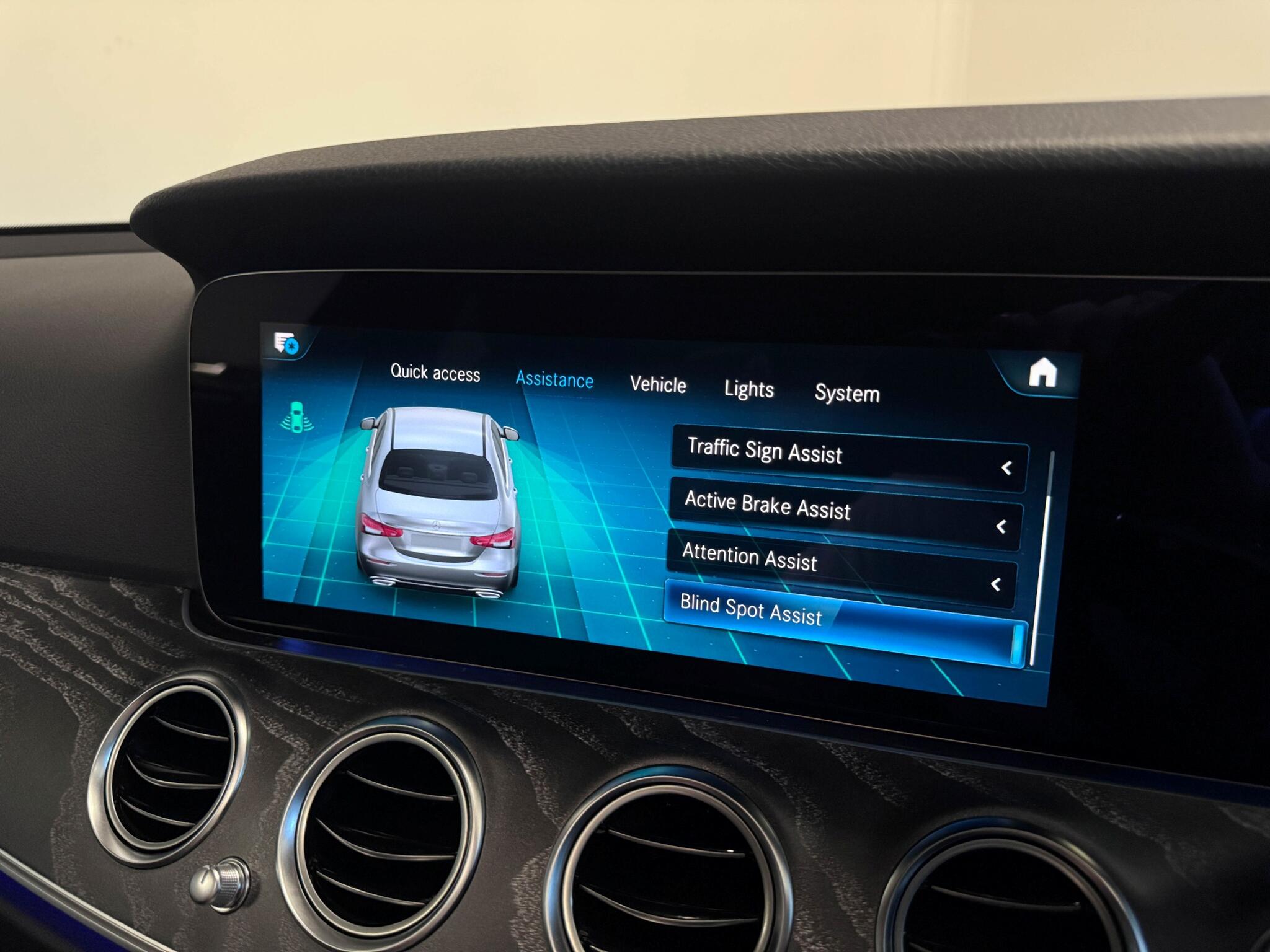 Mercedes-Benz E-Class view 49