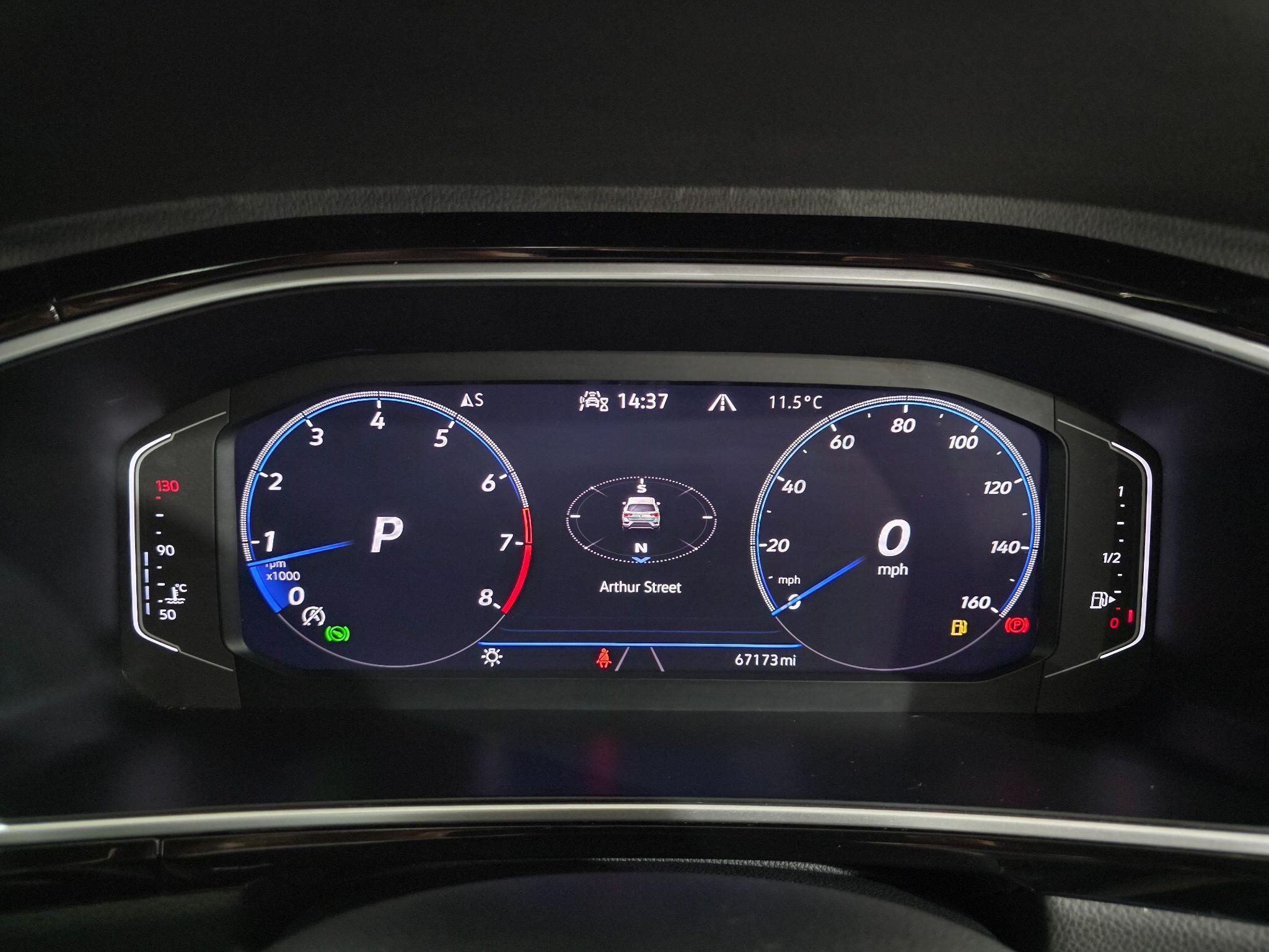 Volkswagen T-Roc view 12