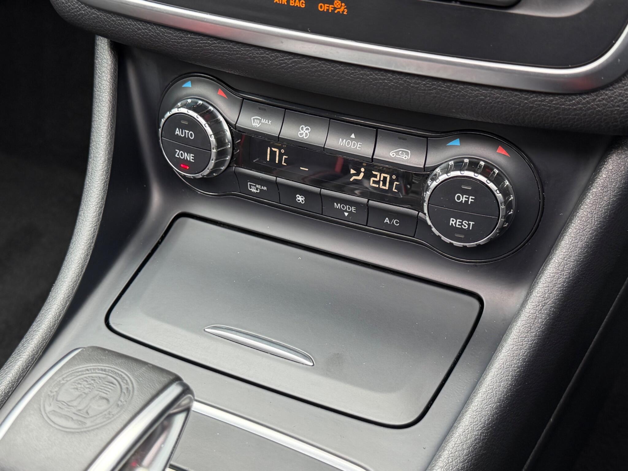 Mercedes-Benz Cla view 37