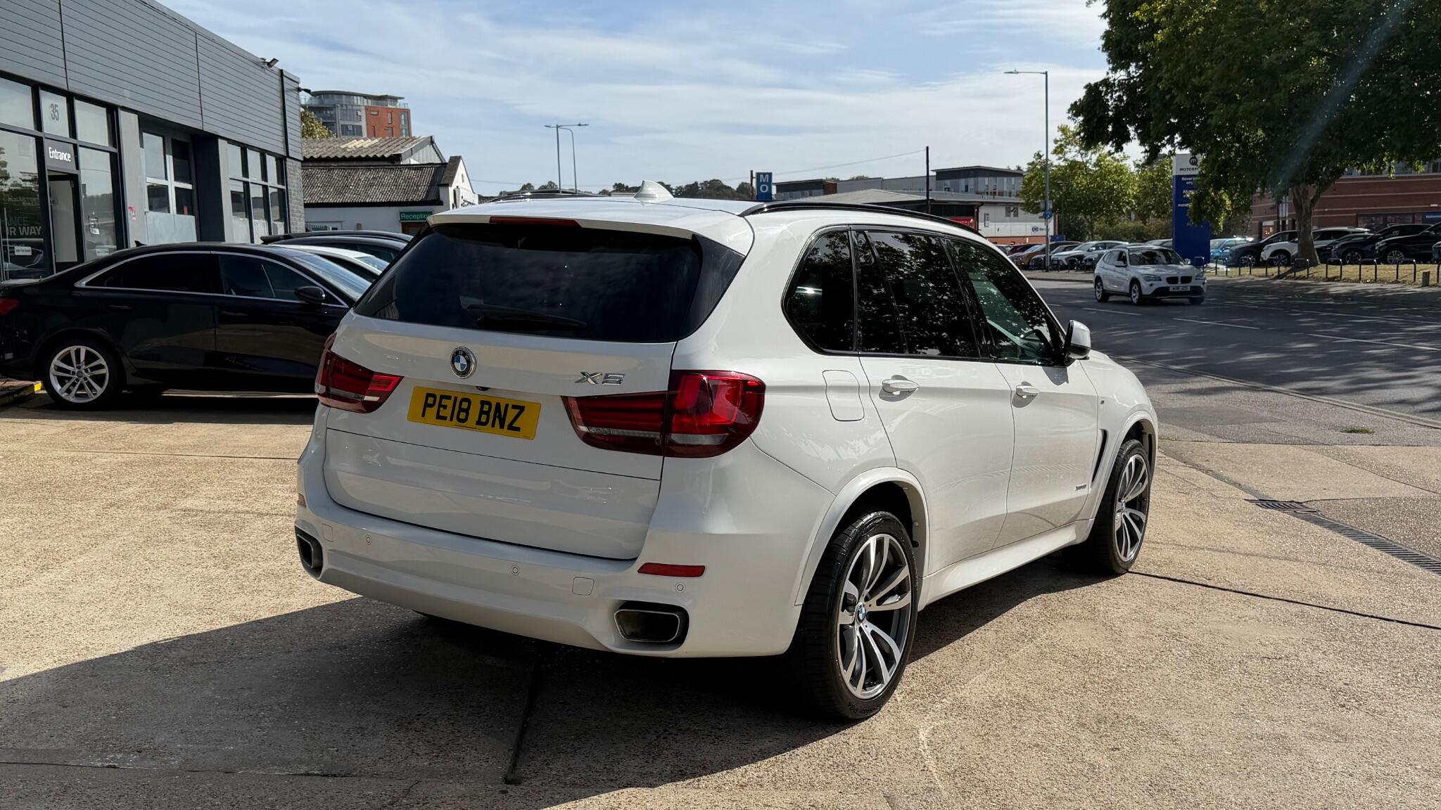 BMW X5 view 8