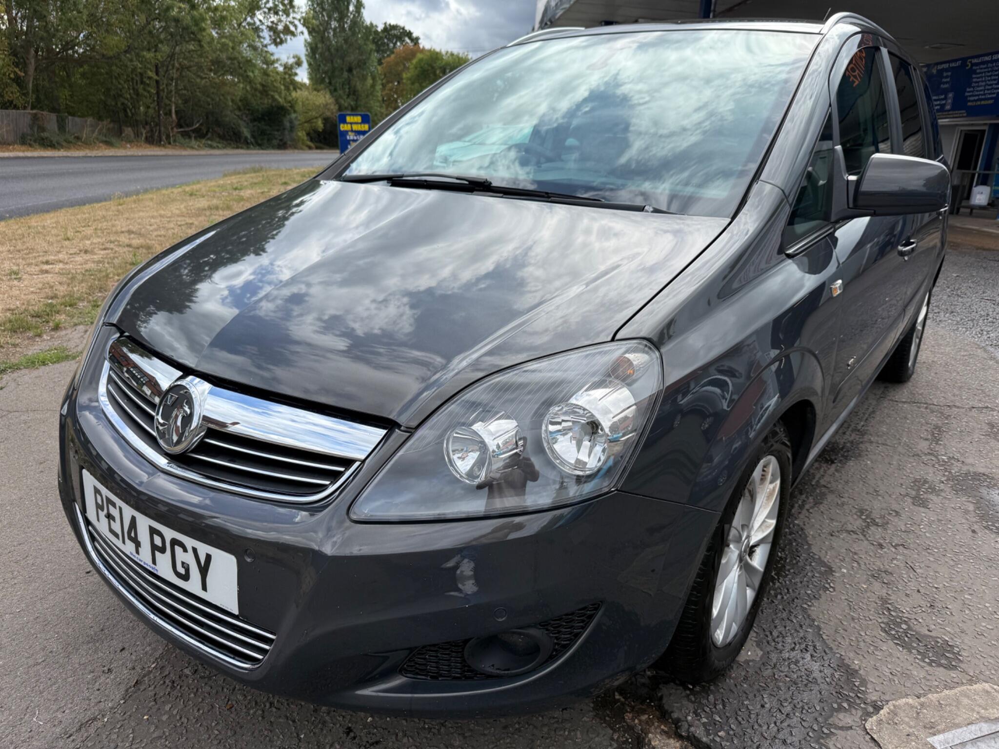 Vauxhall Zafira view 3