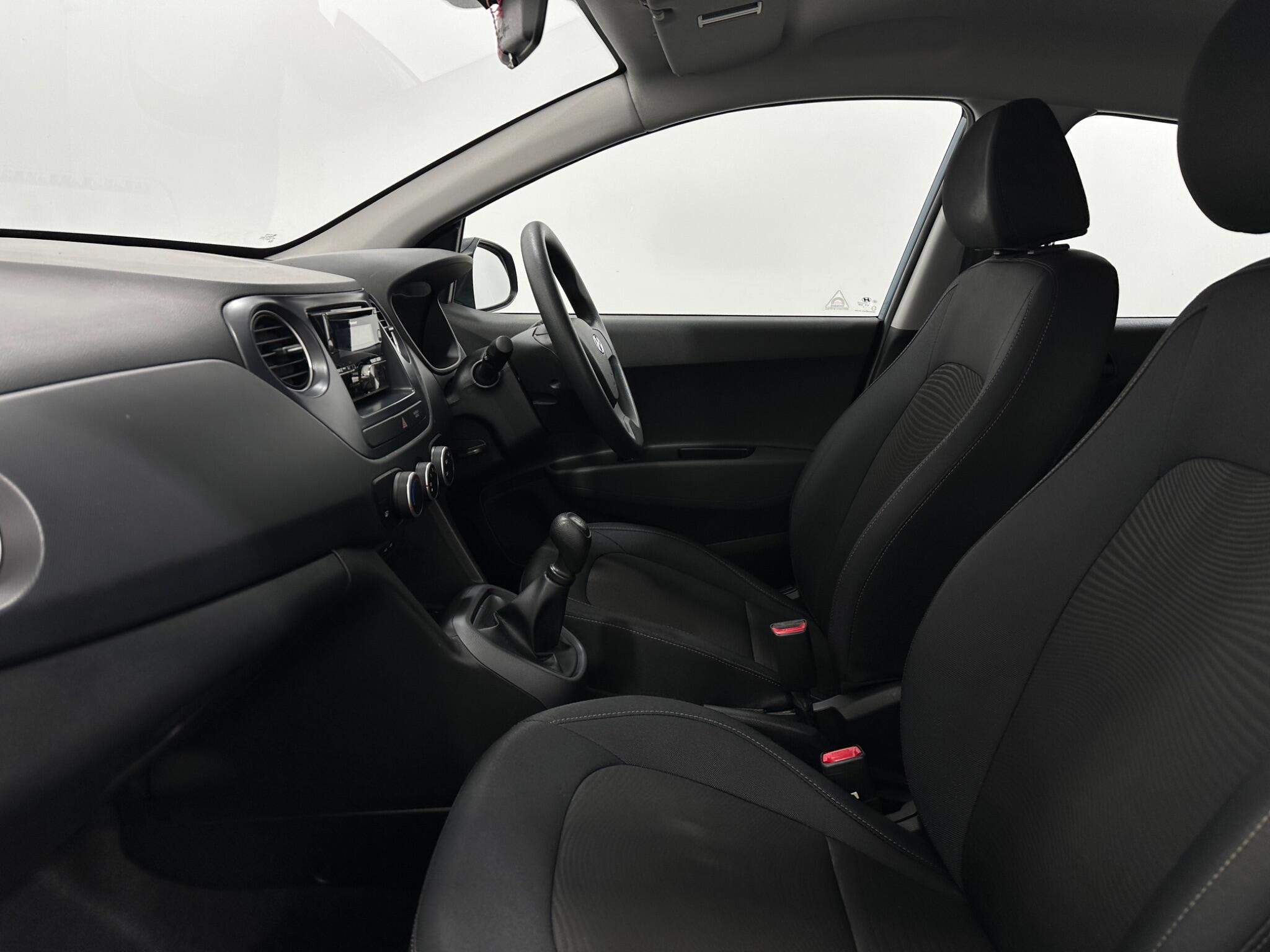 Hyundai i10 view 28