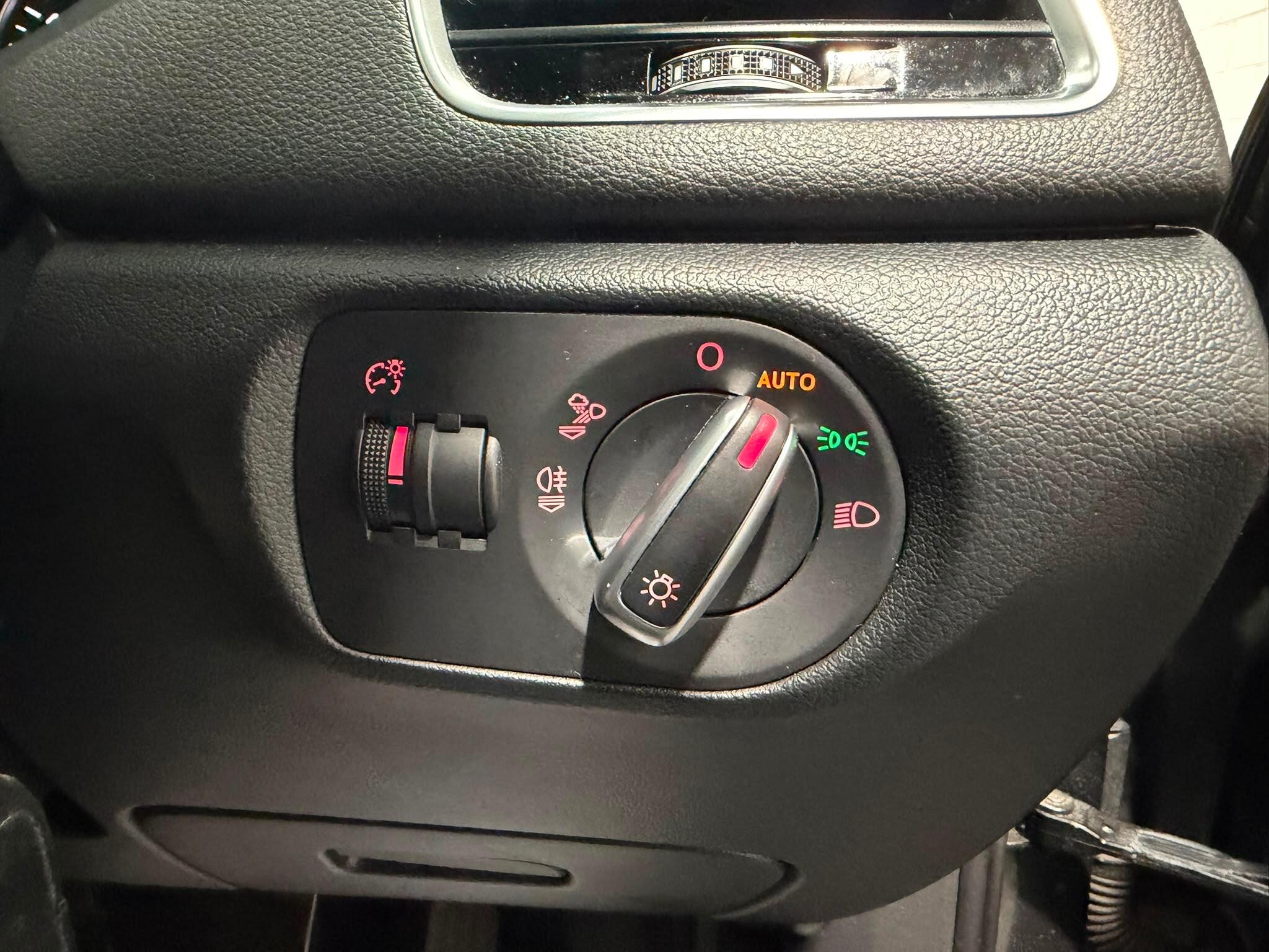 Audi Q3 view 21