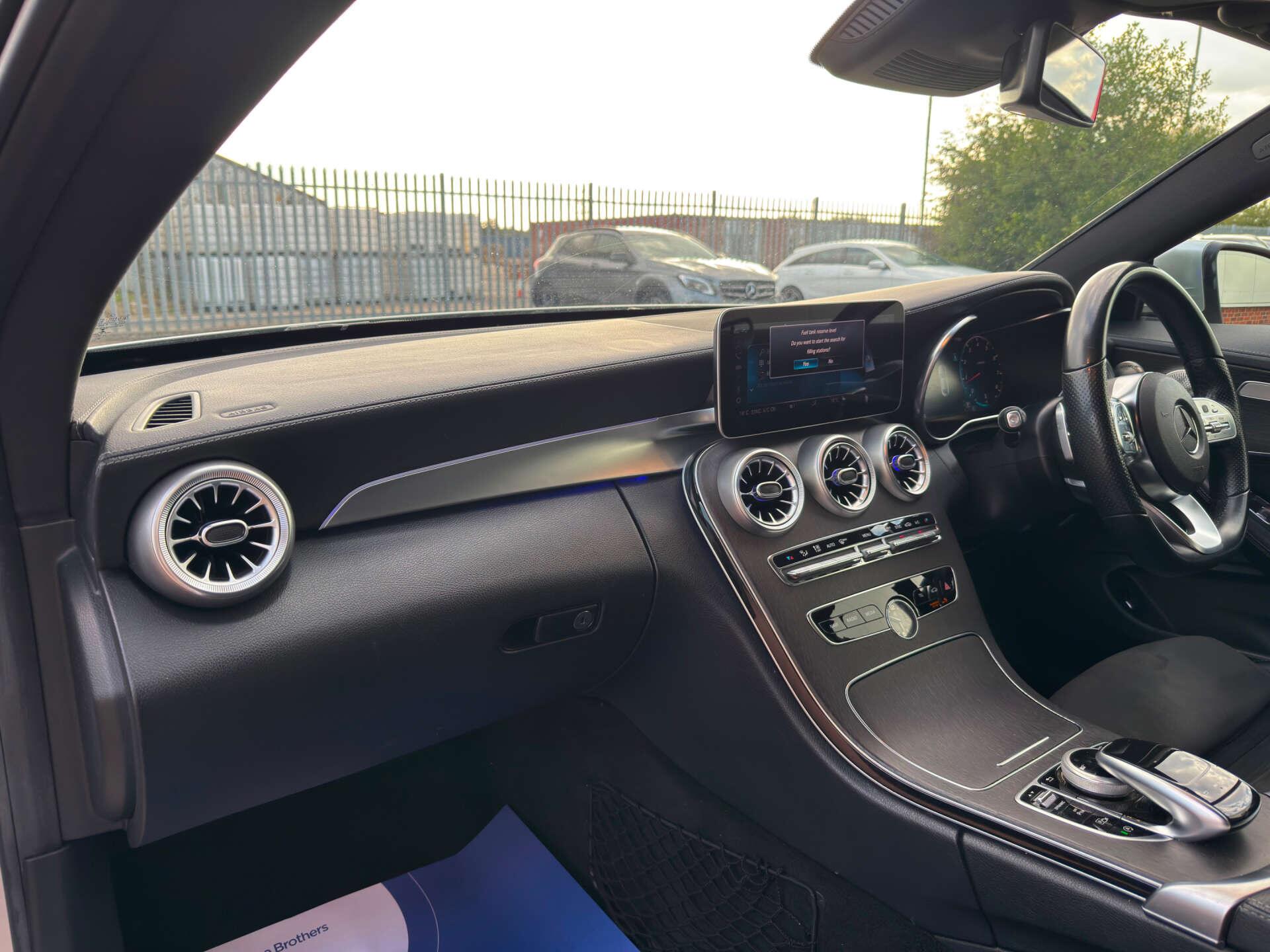 Mercedes-Benz C Class view 24