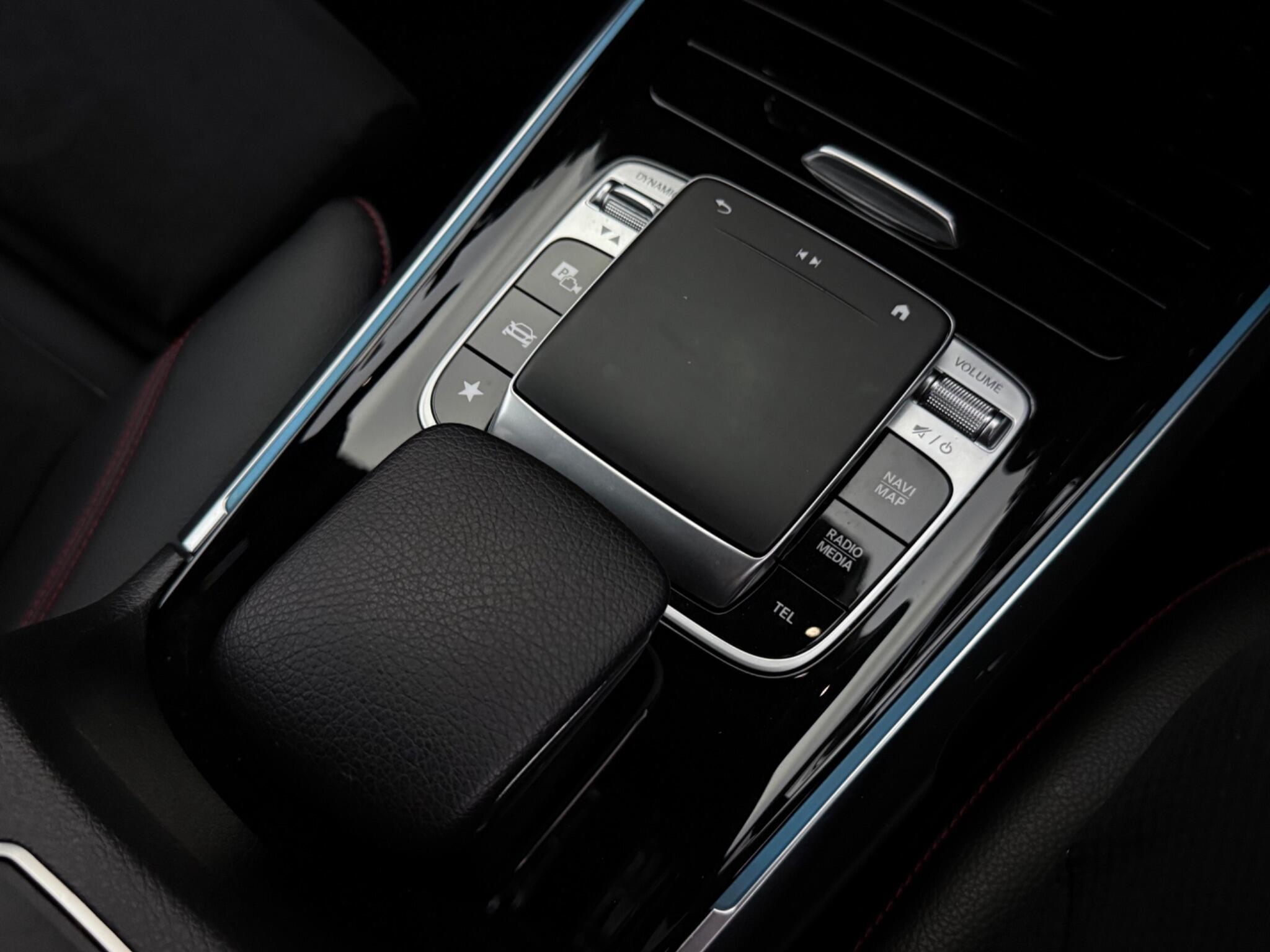 Mercedes-Benz GLB view 26
