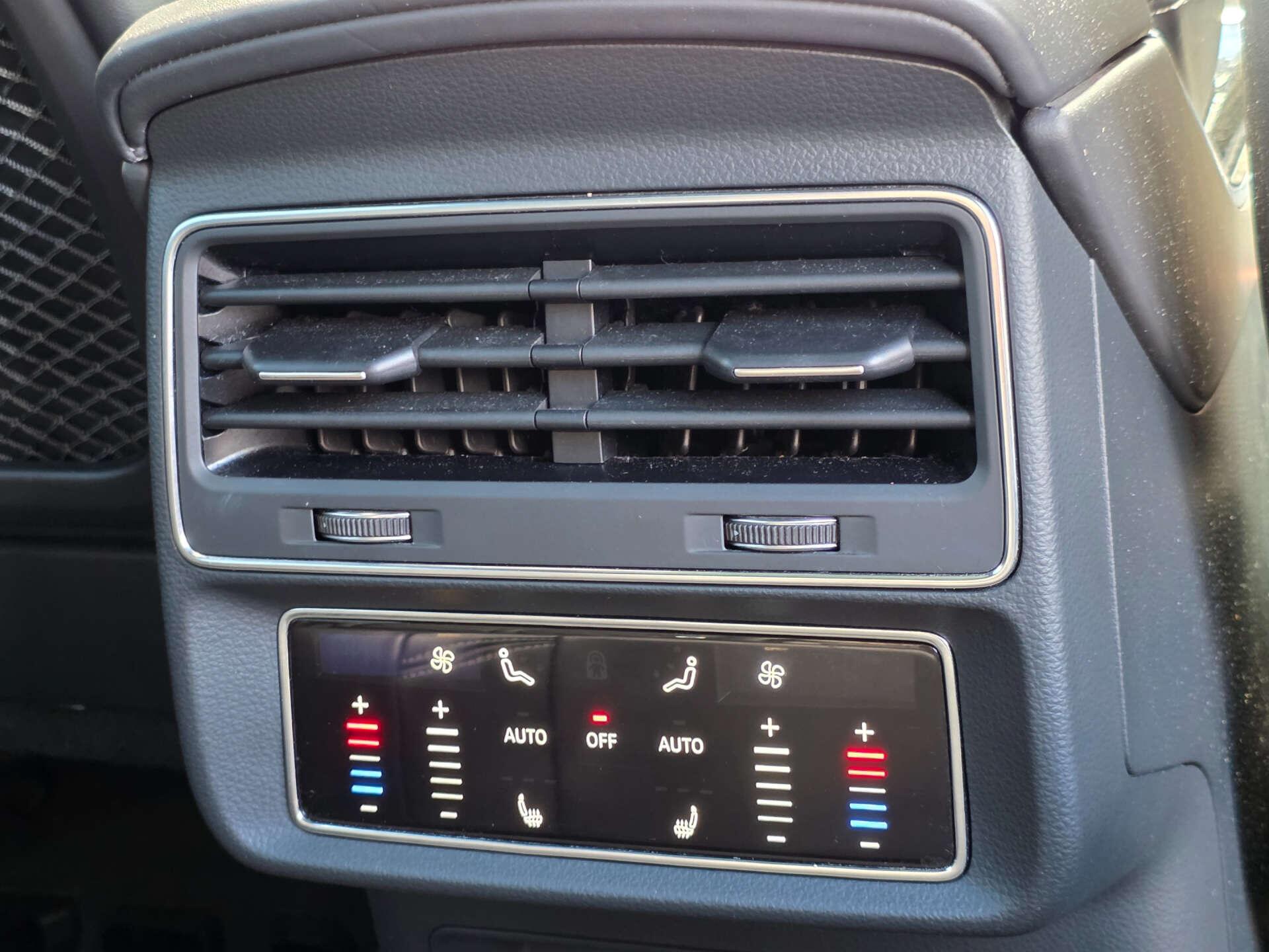 Audi Q8 view 34