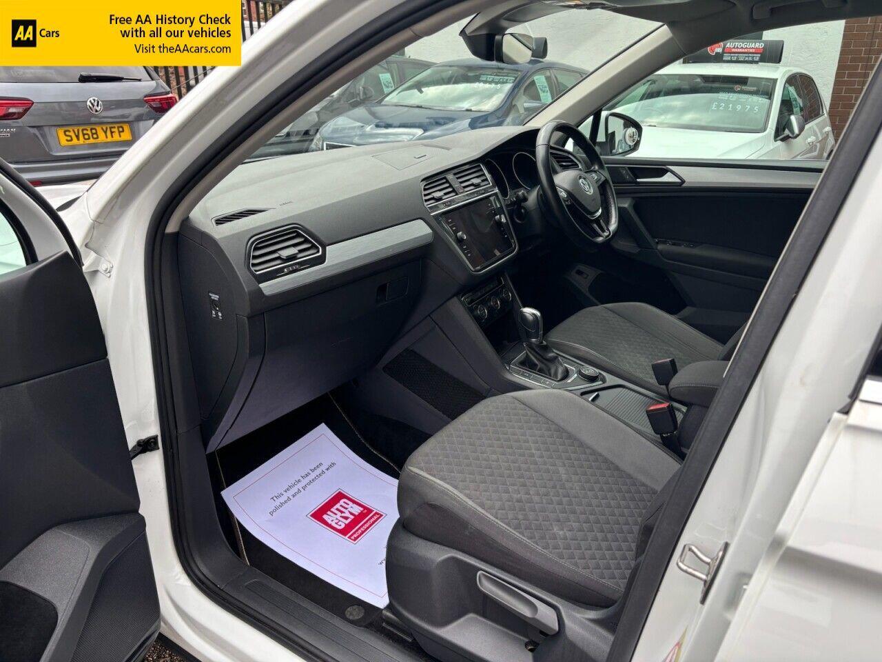 Volkswagen Tiguan view 9