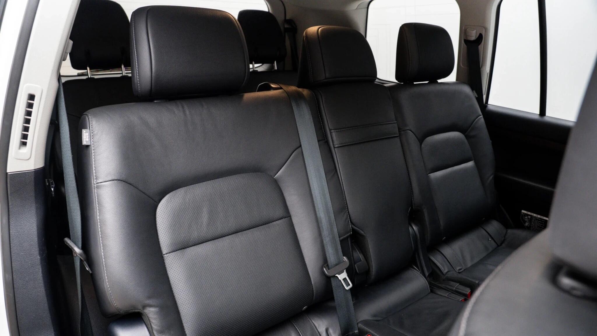 Toyota Land Cruiser view 13