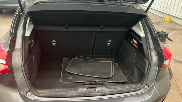 Ford Focus view 13