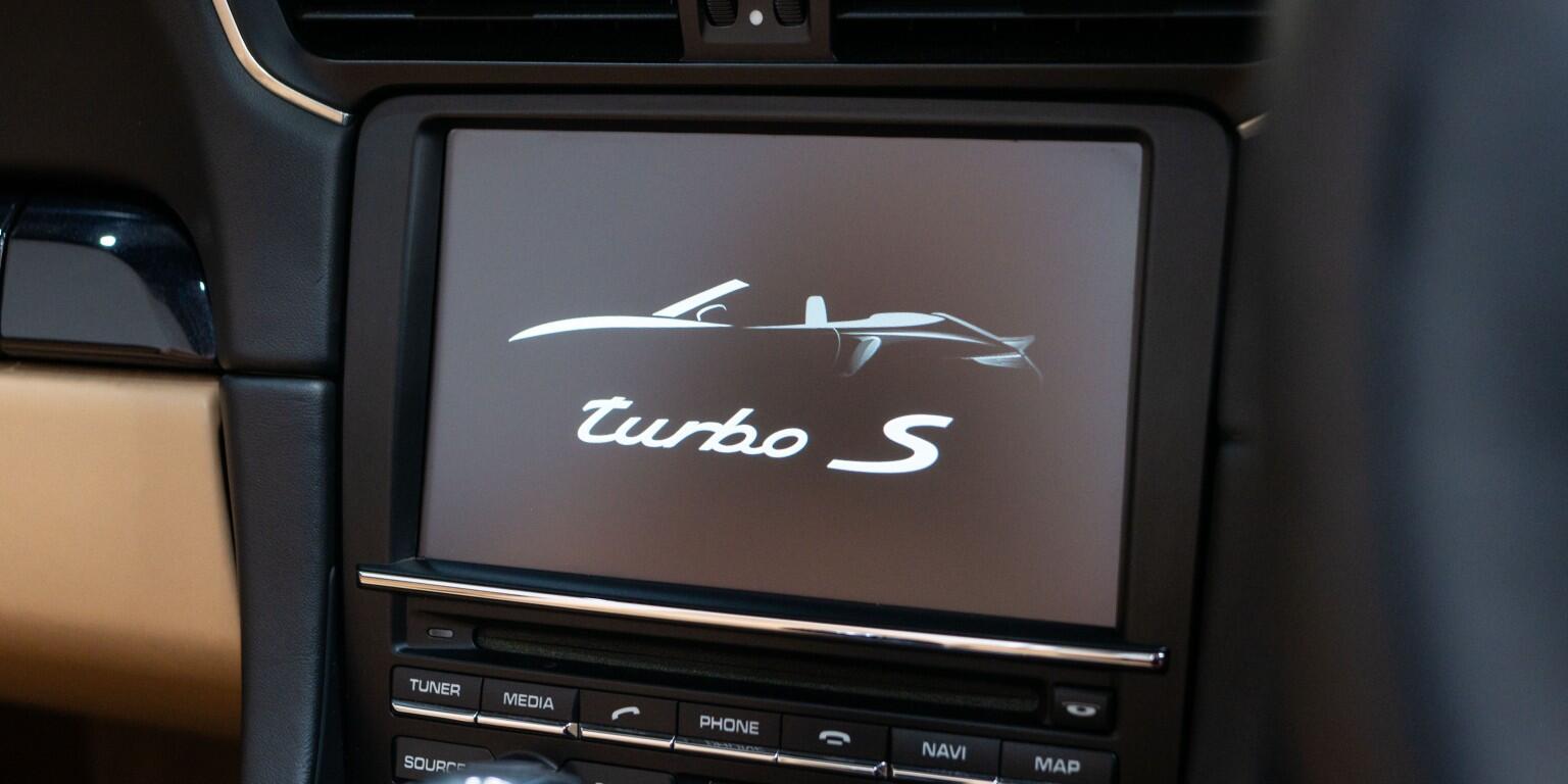 Porsche 911 view 40