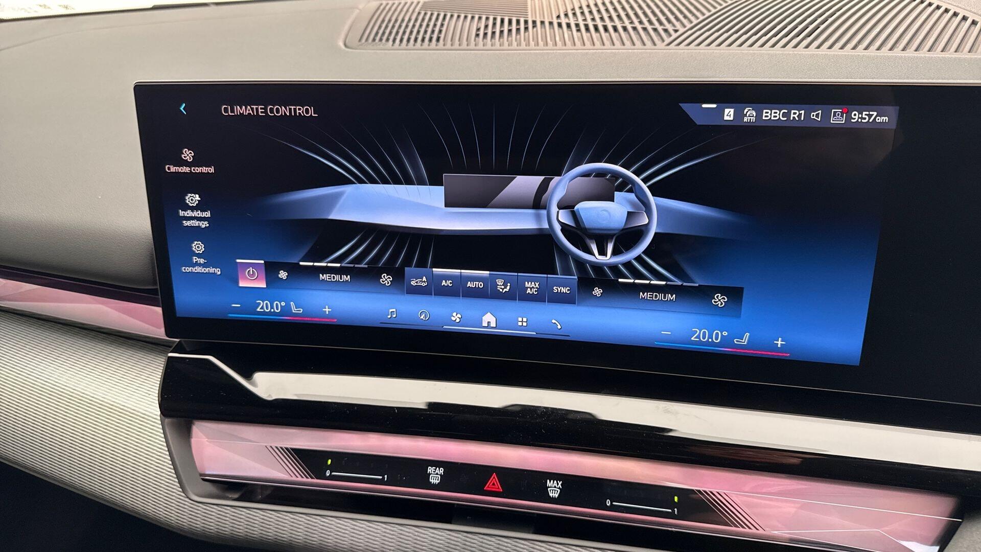 BMW 5 Series view 26