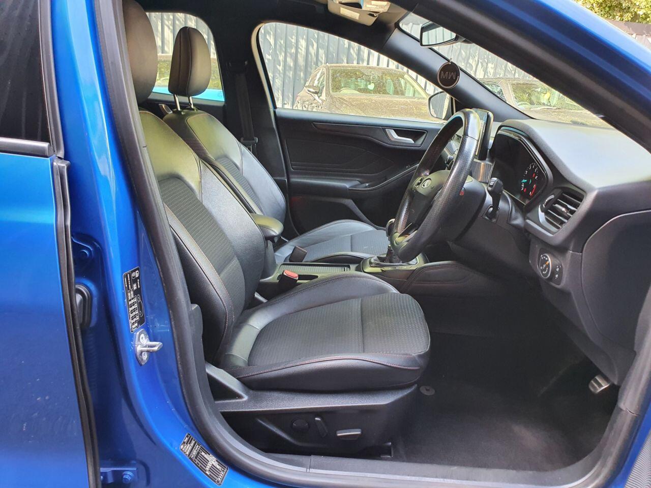 Ford Focus view 14
