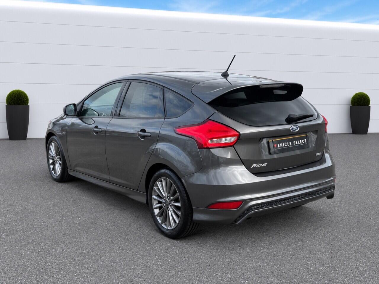 Ford Focus view 8