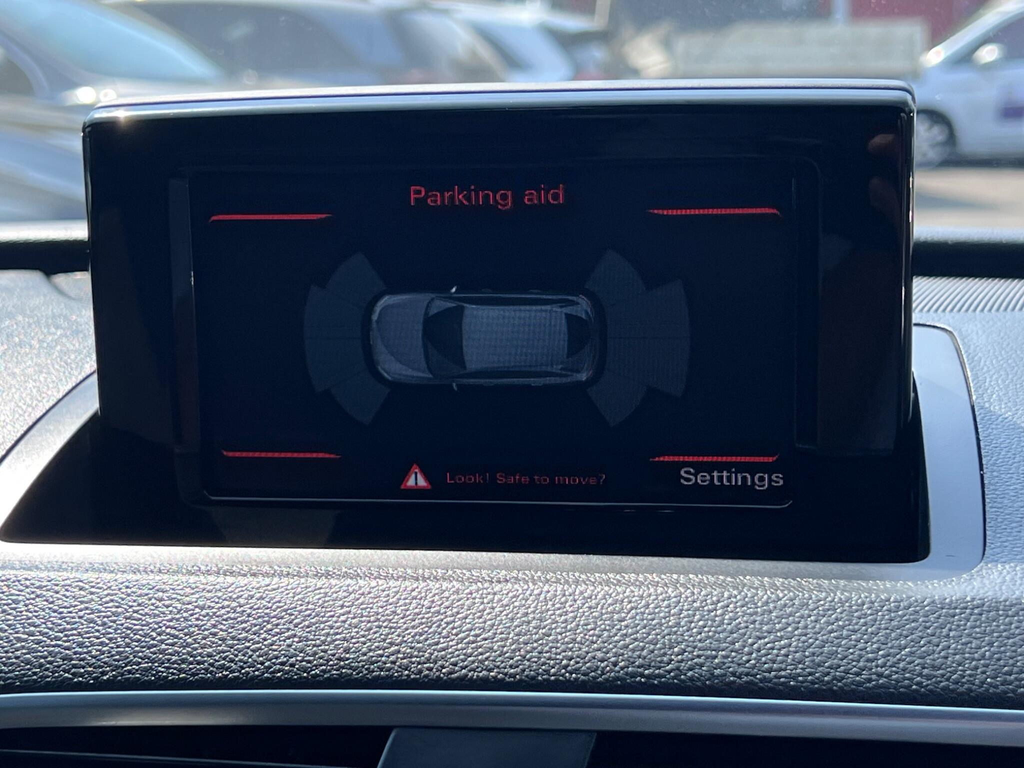 Audi Q3 view 24