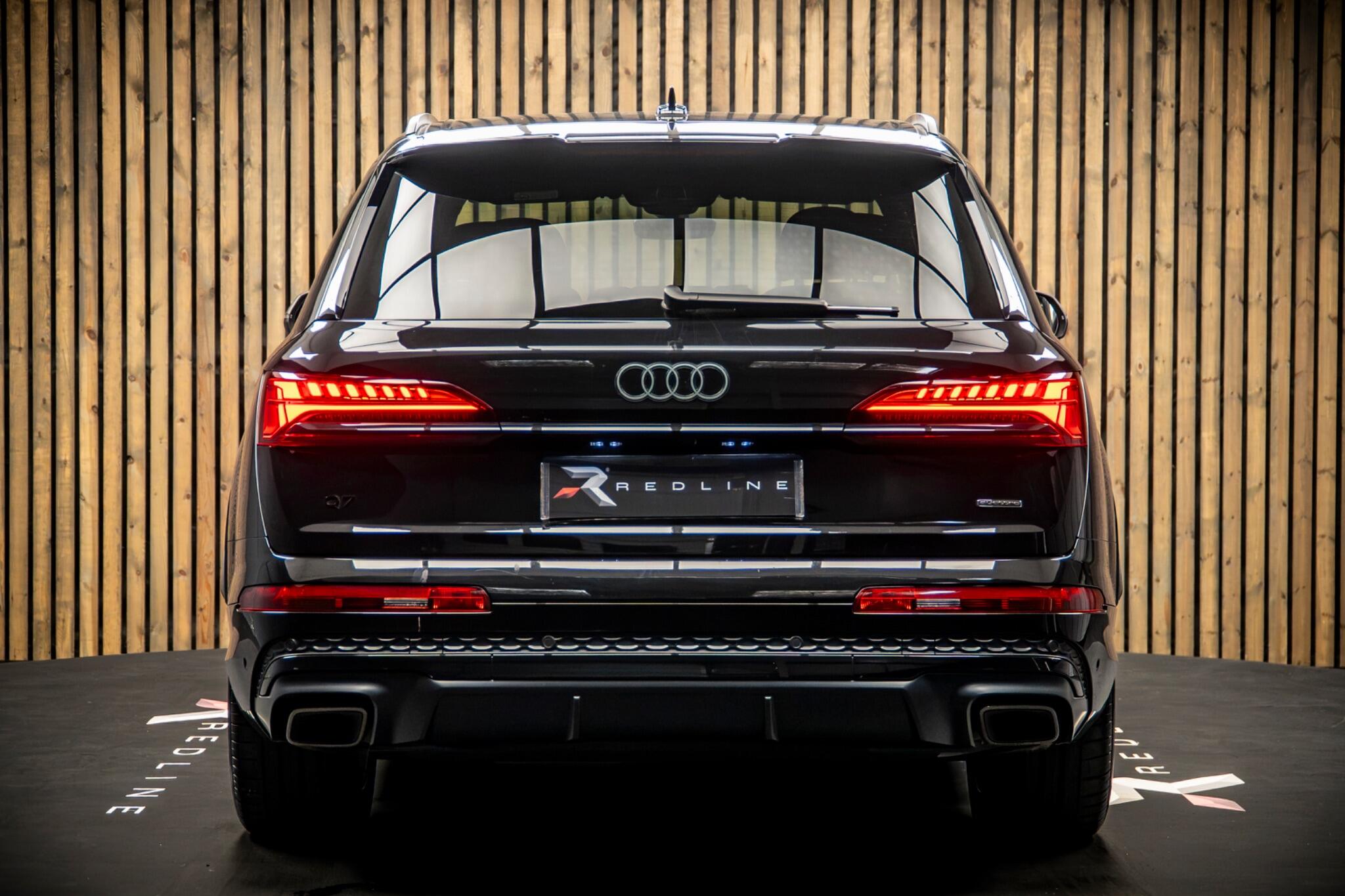 Audi Q7 view 6