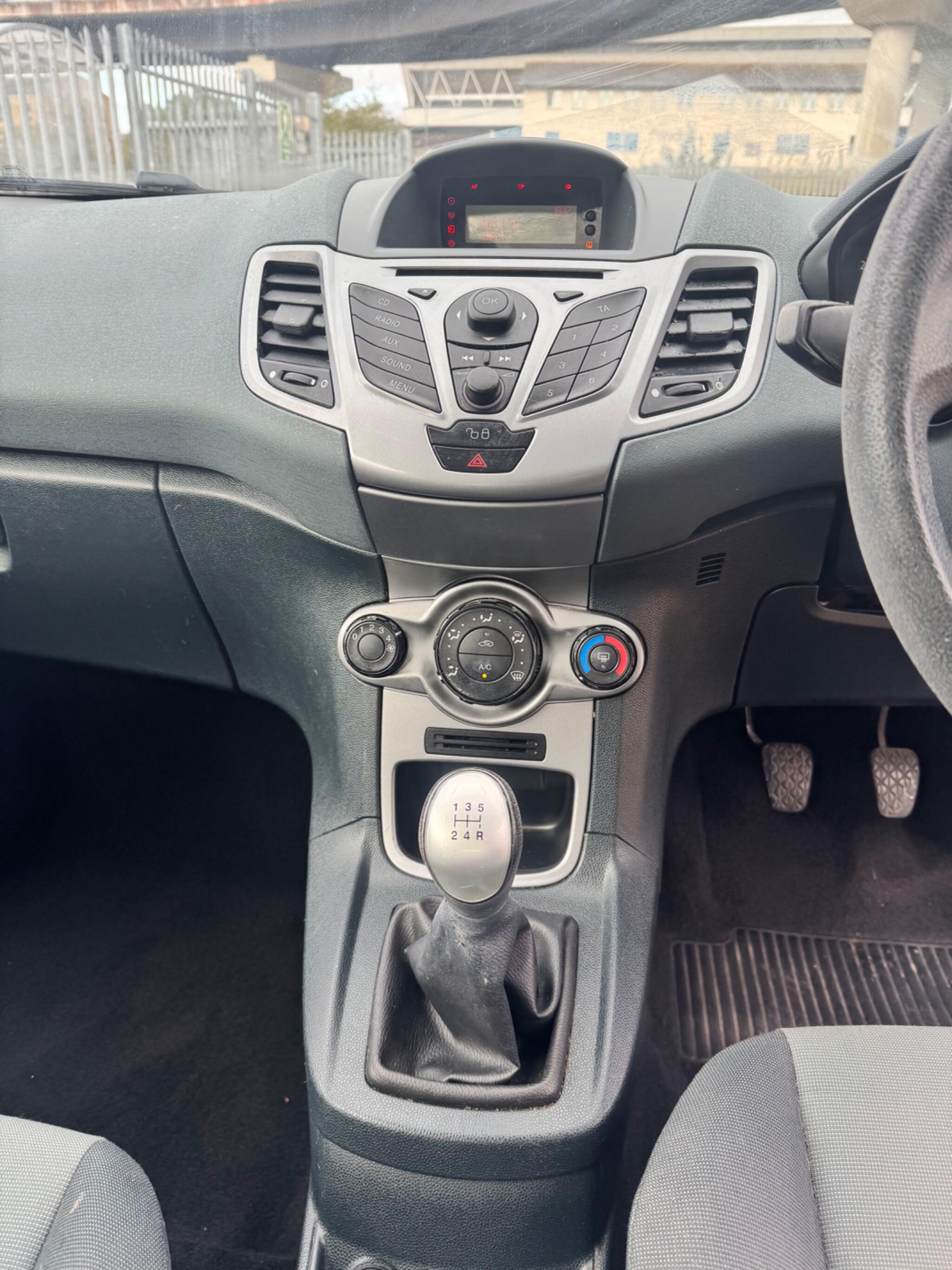 Ford Fiesta view 24