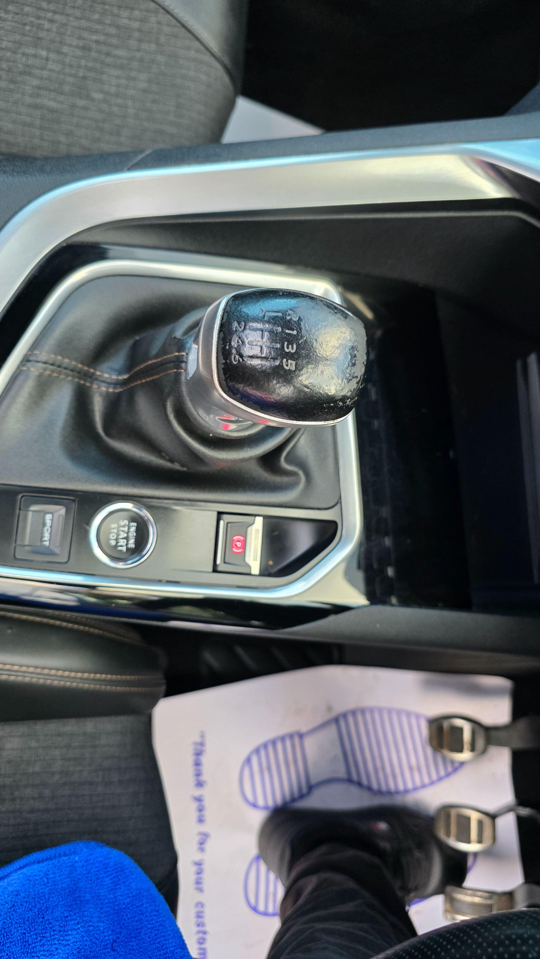 Peugeot 3008 view 34