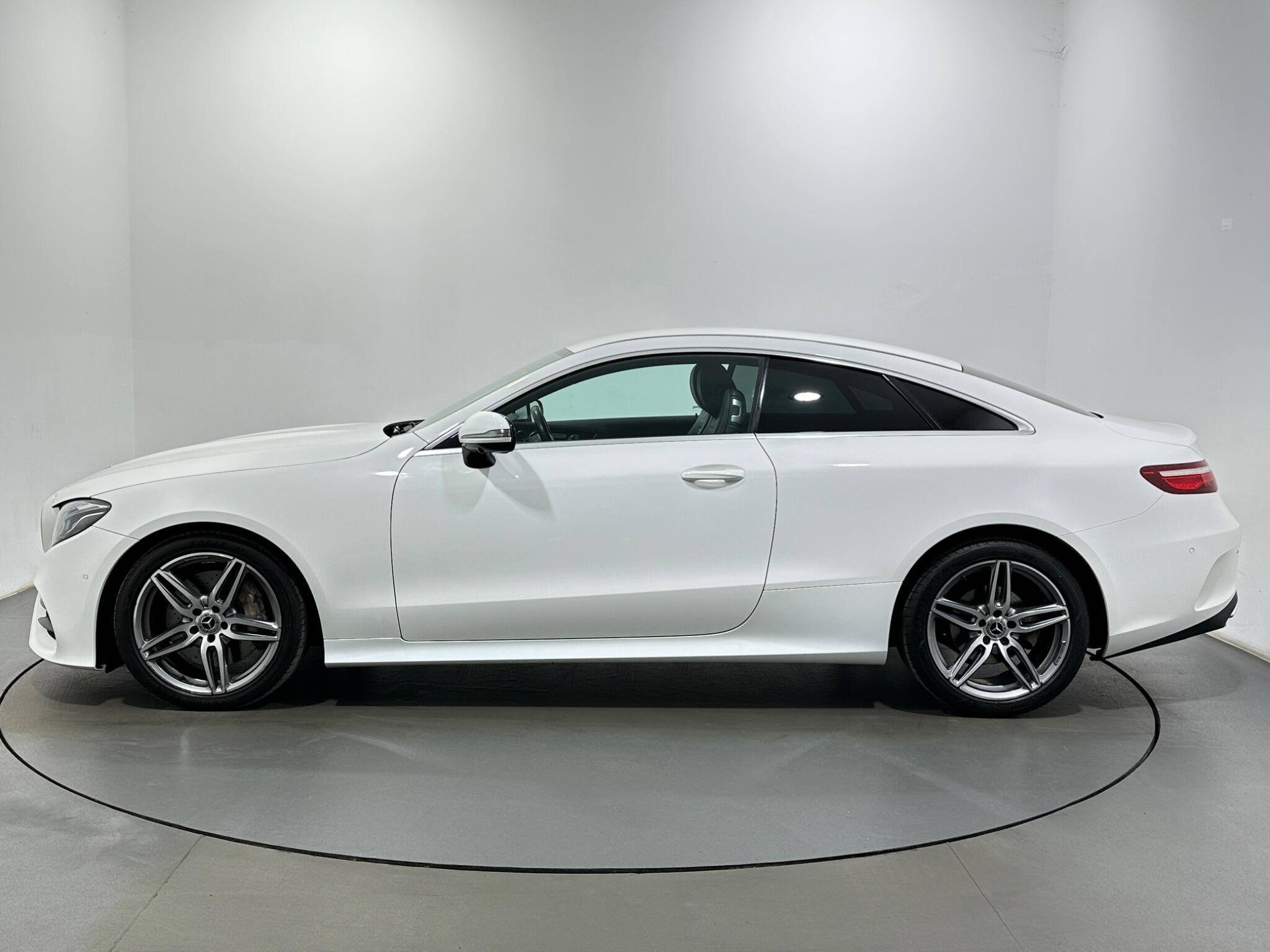 Mercedes-Benz E-Class view 5
