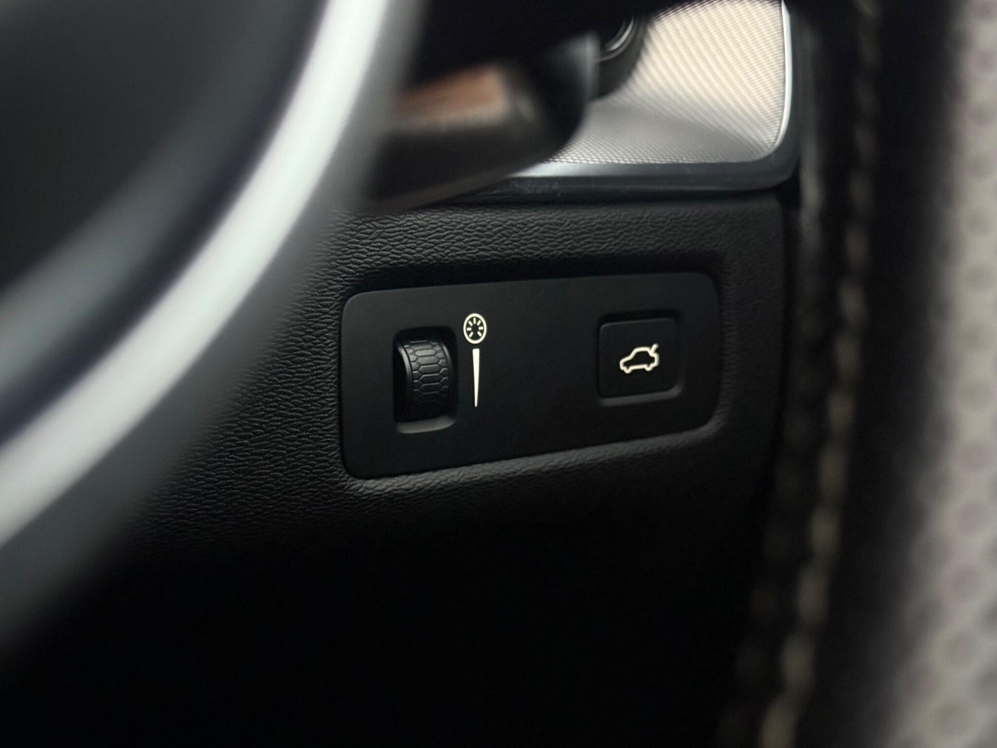 Volvo XC60 view 16