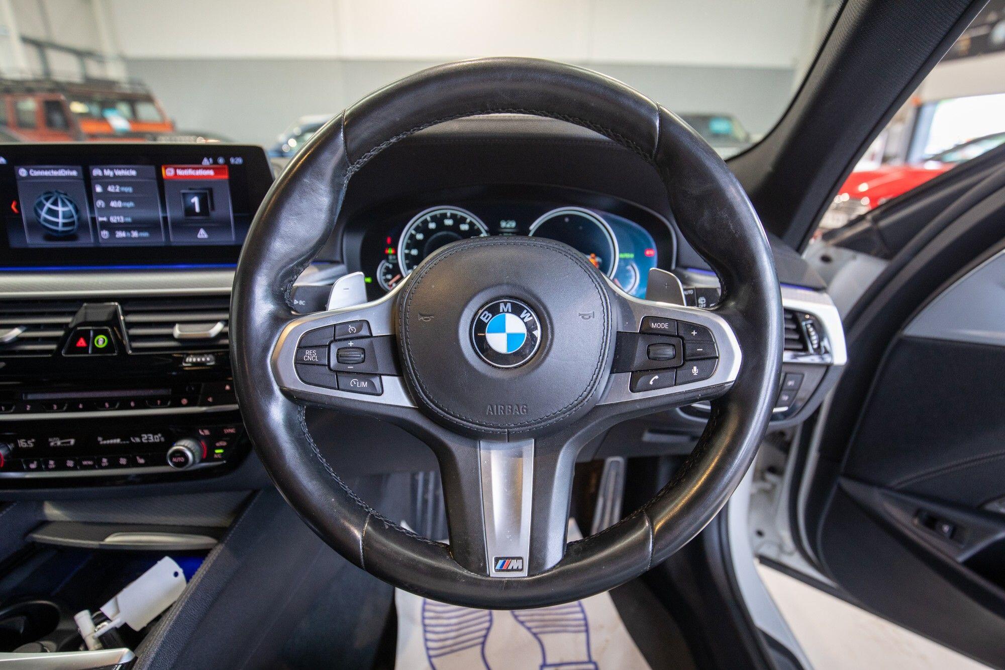 BMW 5 Series view 17
