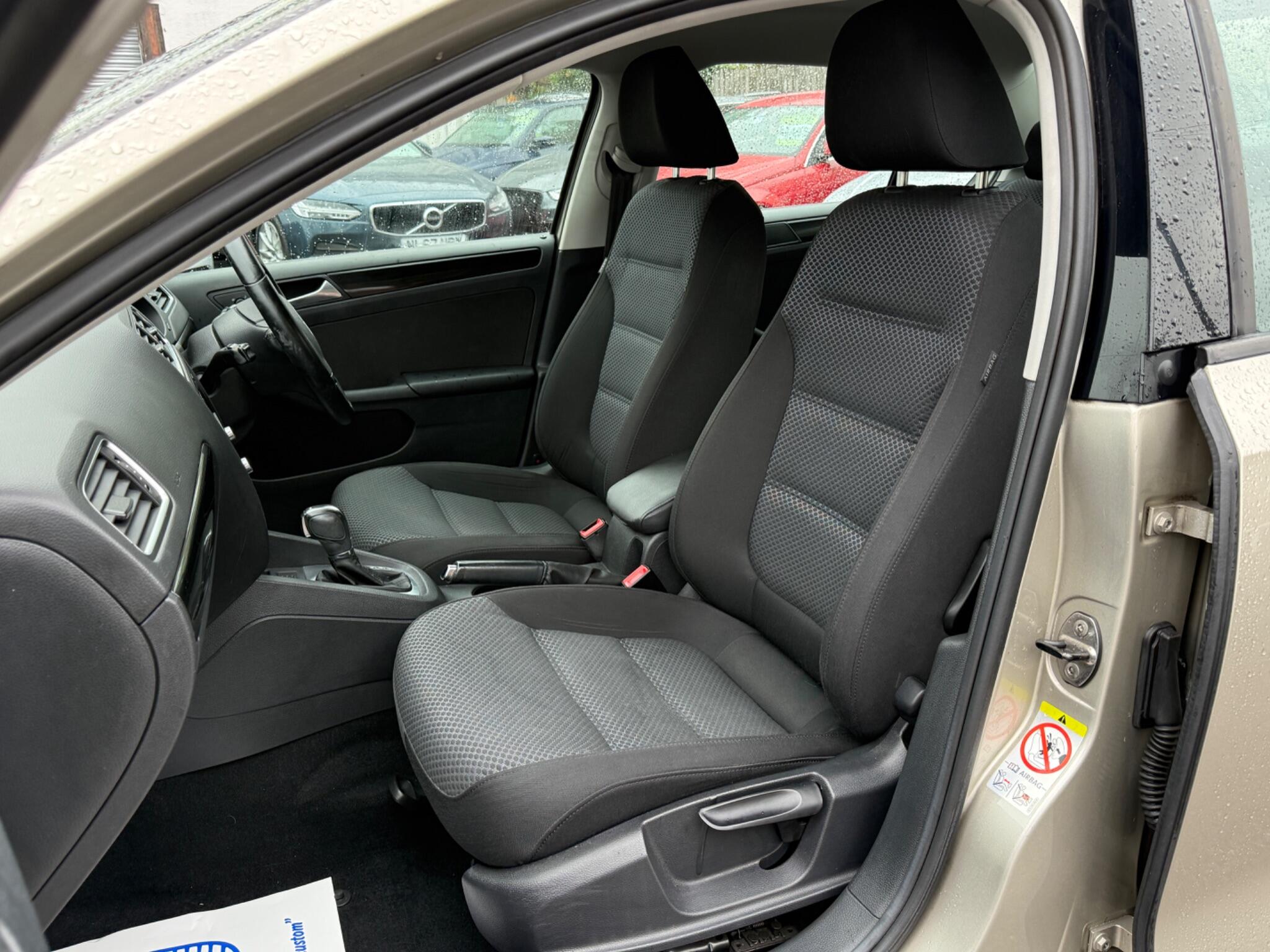 Volkswagen Jetta - Image 49