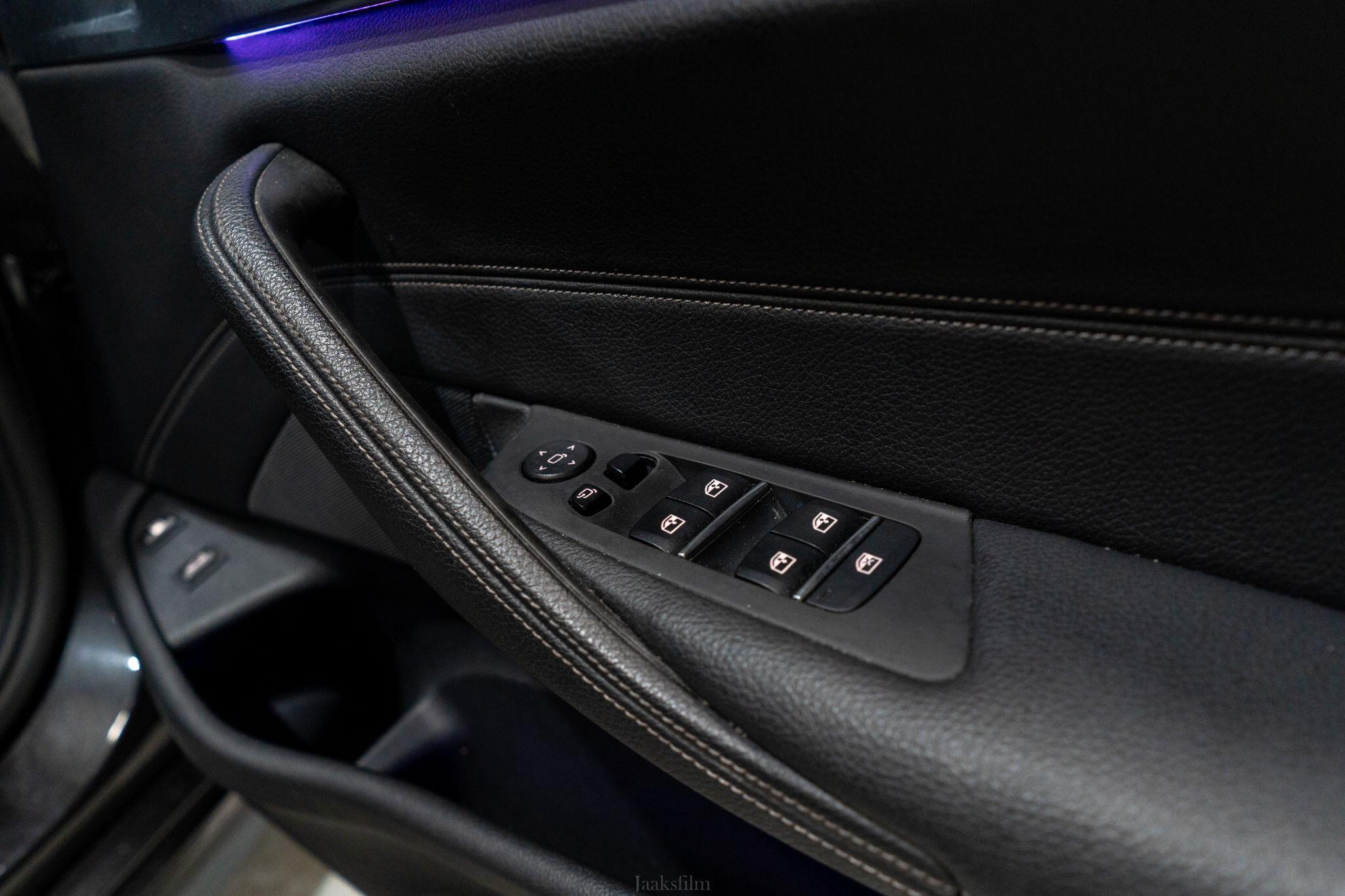BMW 5 Series view 24