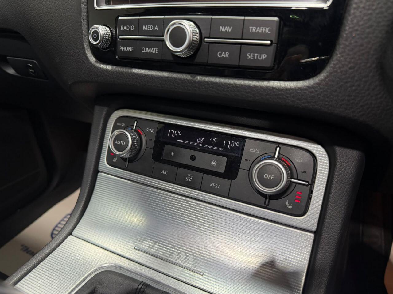 Volkswagen Touareg view 26