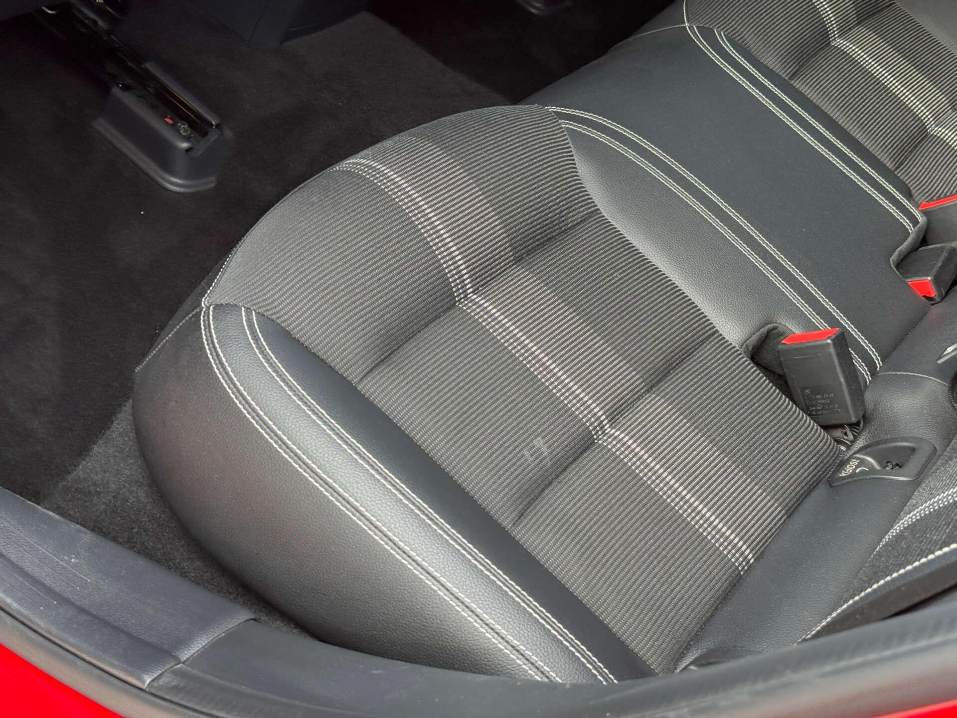 Mercedes-Benz GLA view 37