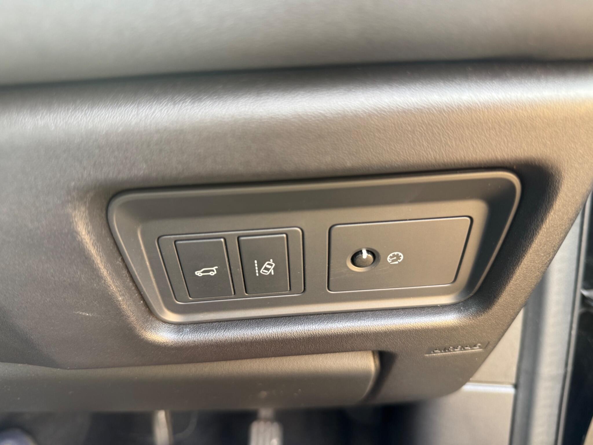Land Rover Discovery Sport view 29
