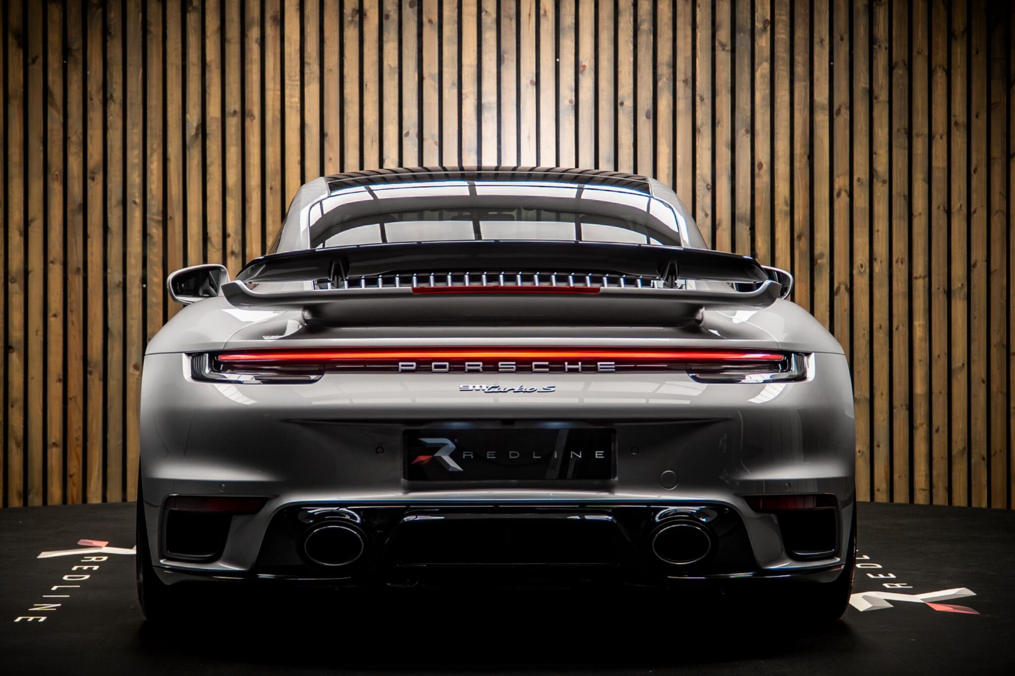 Porsche 911 view 6