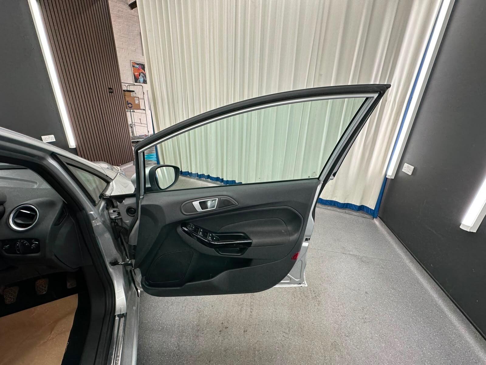 Ford Fiesta view 14