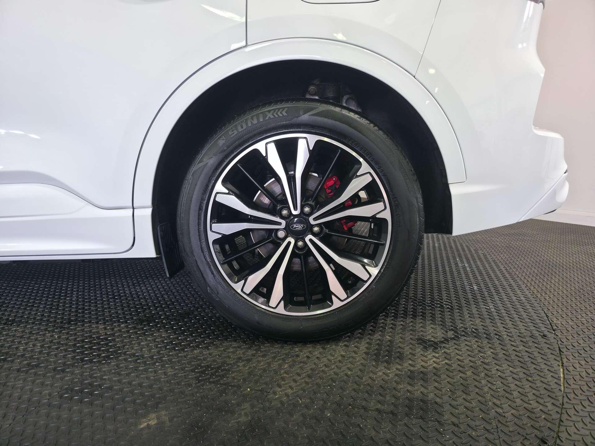 Ford Kuga view 70