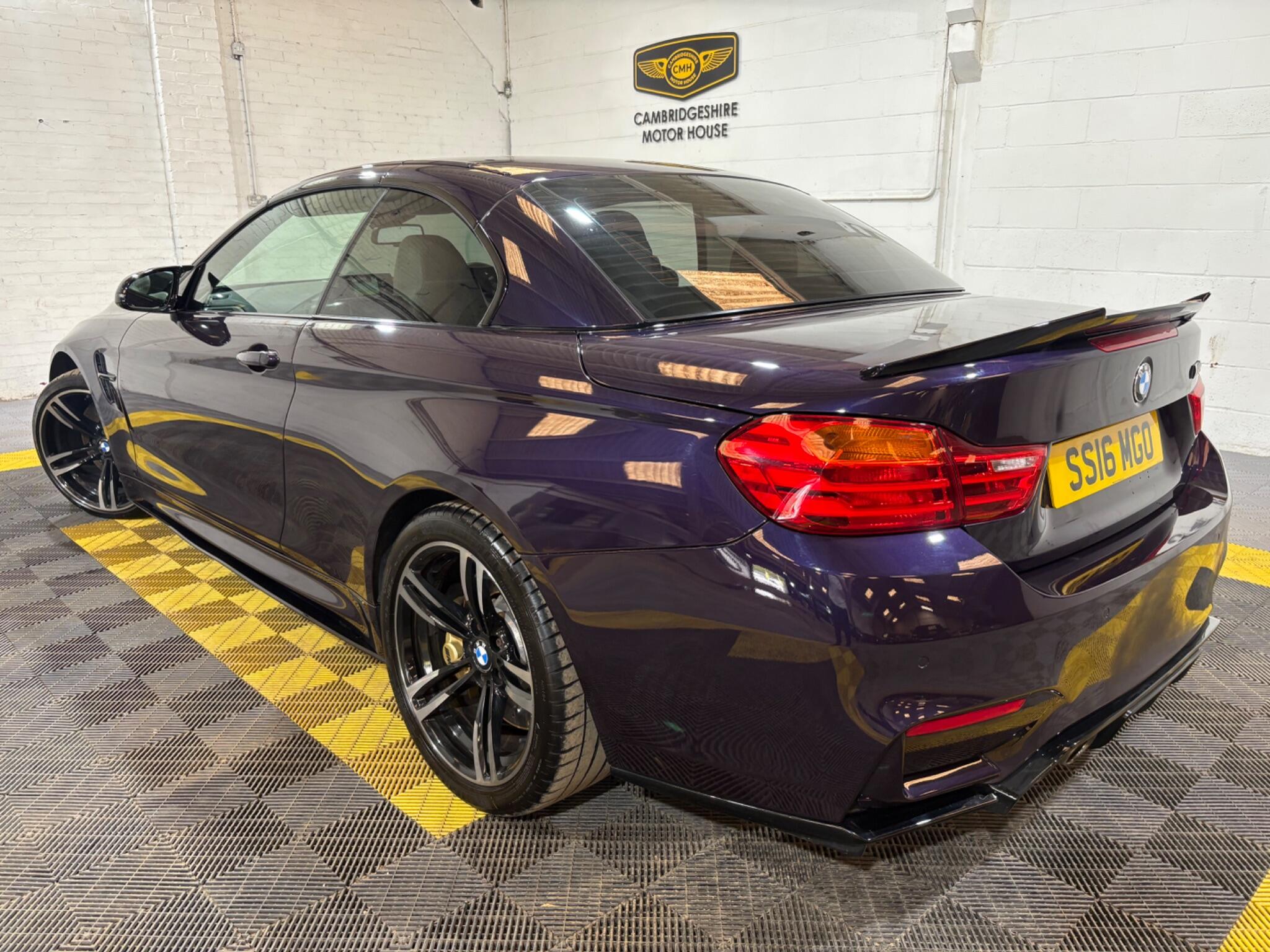 BMW M4 view 8