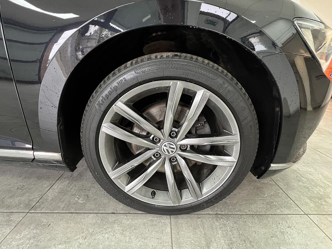 Volkswagen Passat view 22