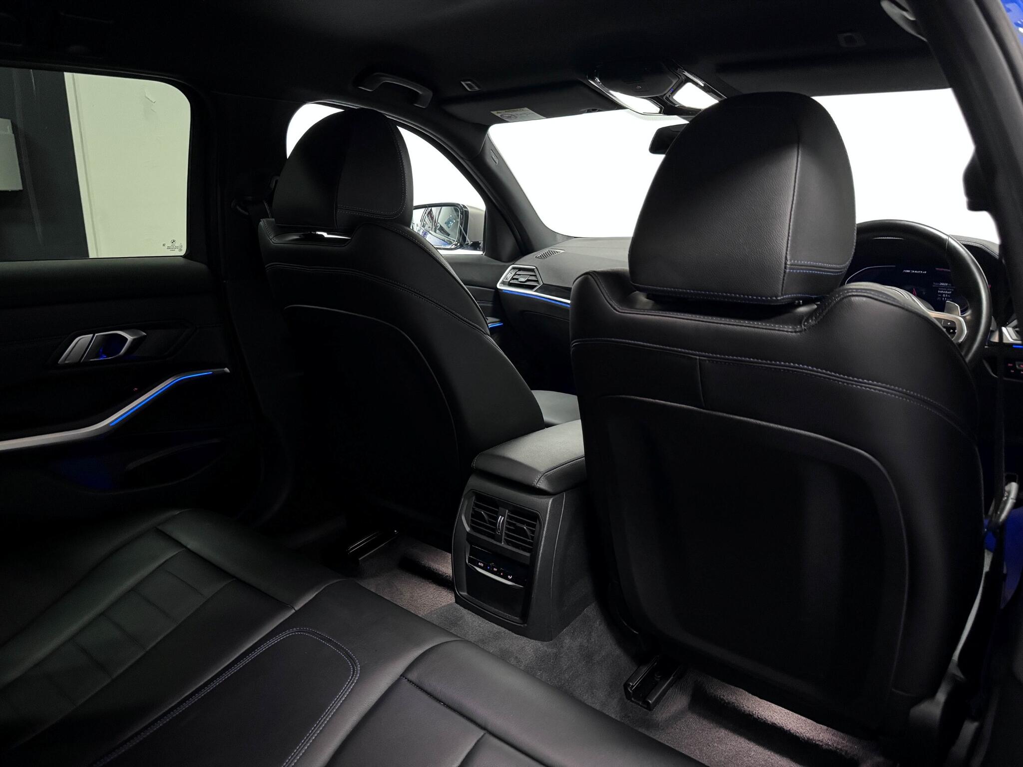 BMW 3 Series view 23