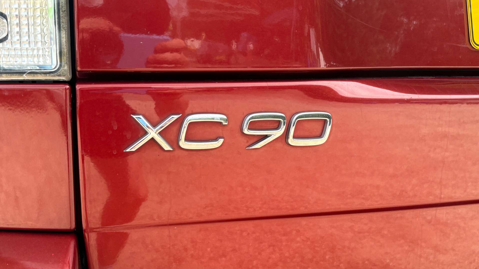Volvo XC90 view 40