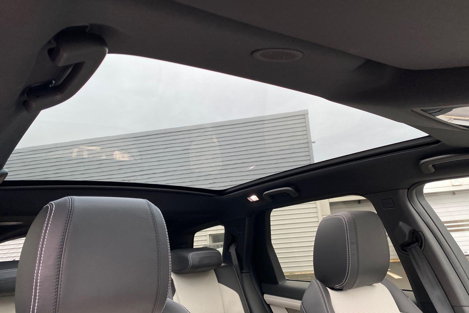 Land Rover Discovery Sport view 32