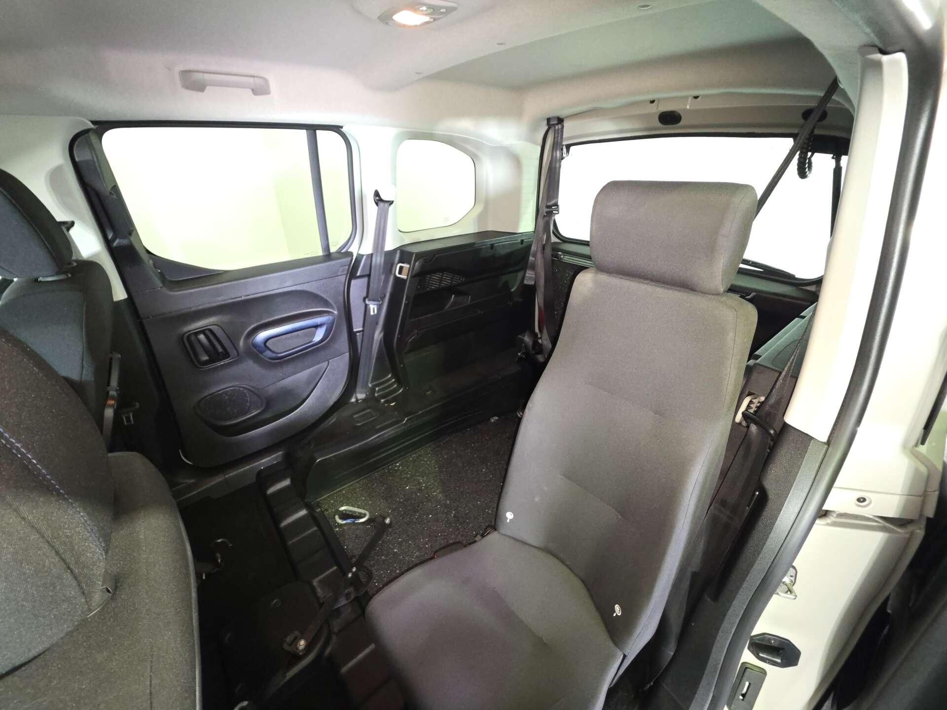 Peugeot Rifter view 45