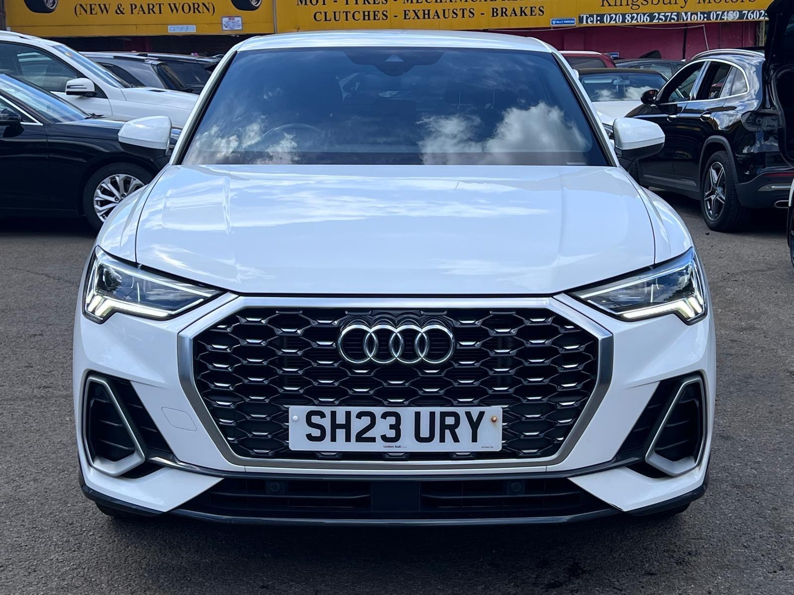 Audi Q3 view 3