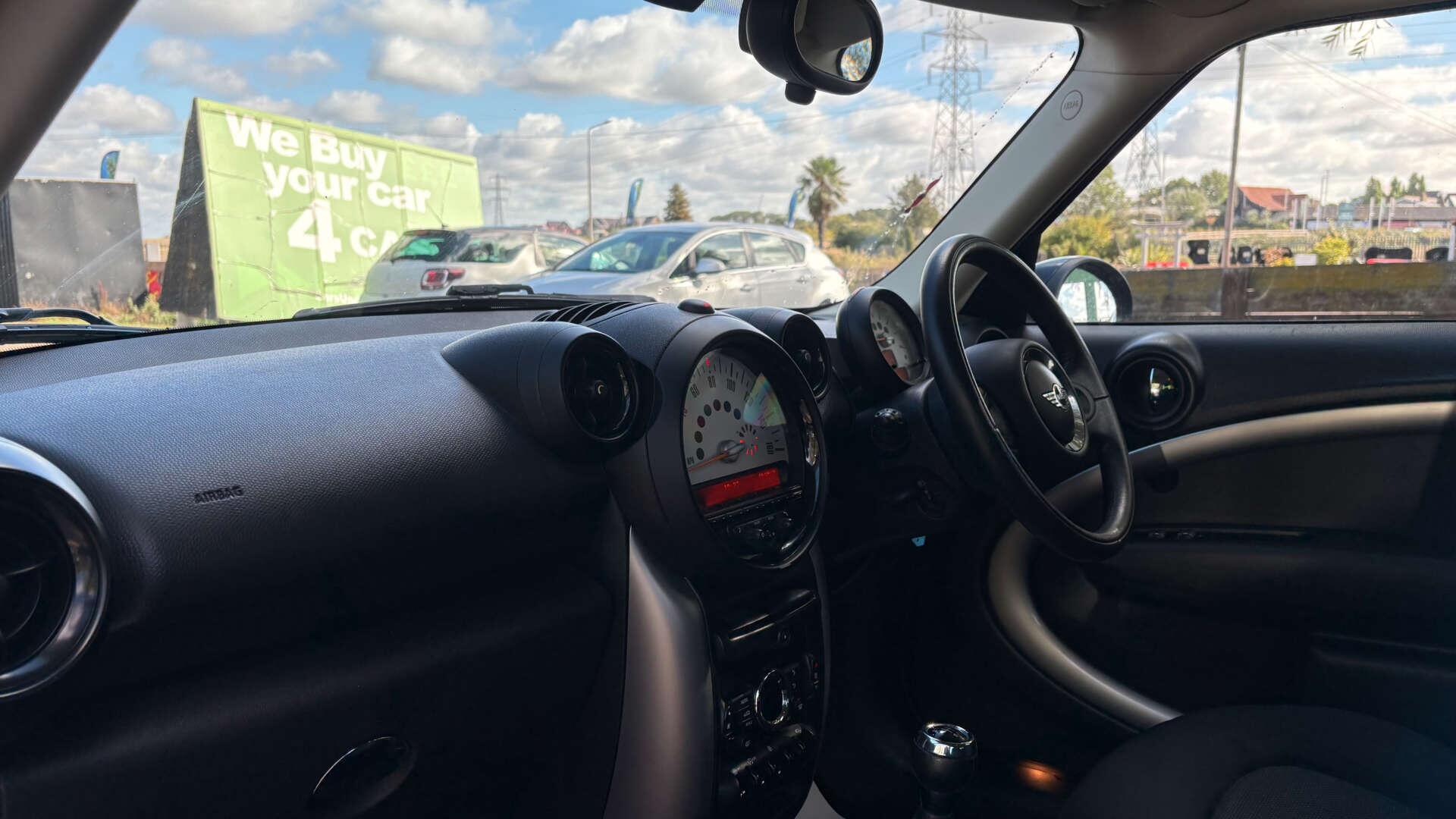 Mini Countryman view 14