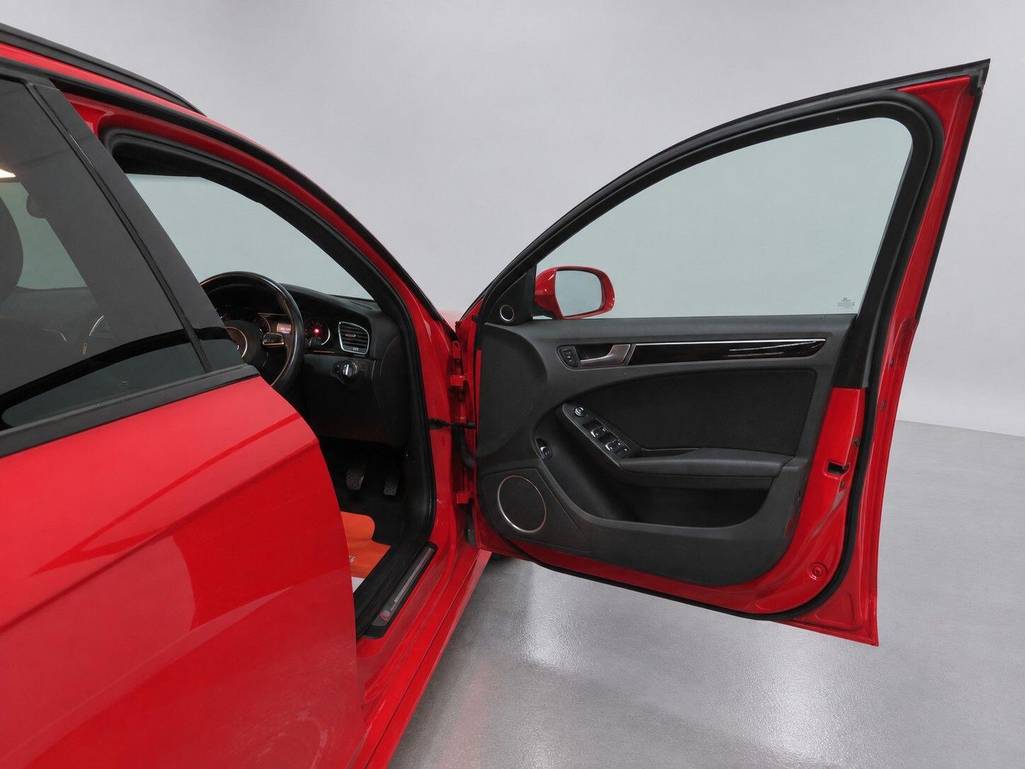 Audi A4 view 25