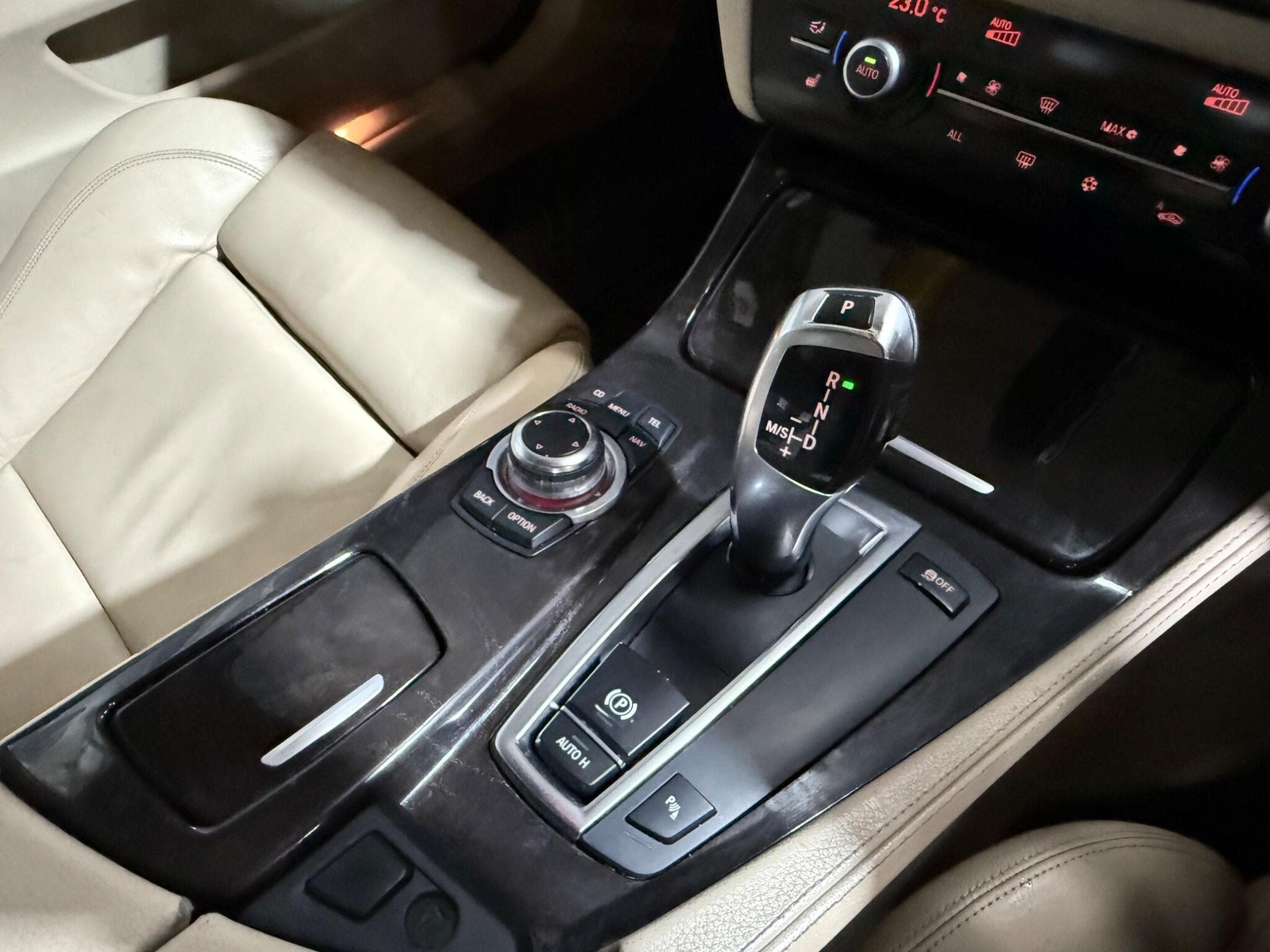 BMW 5 Series view 33