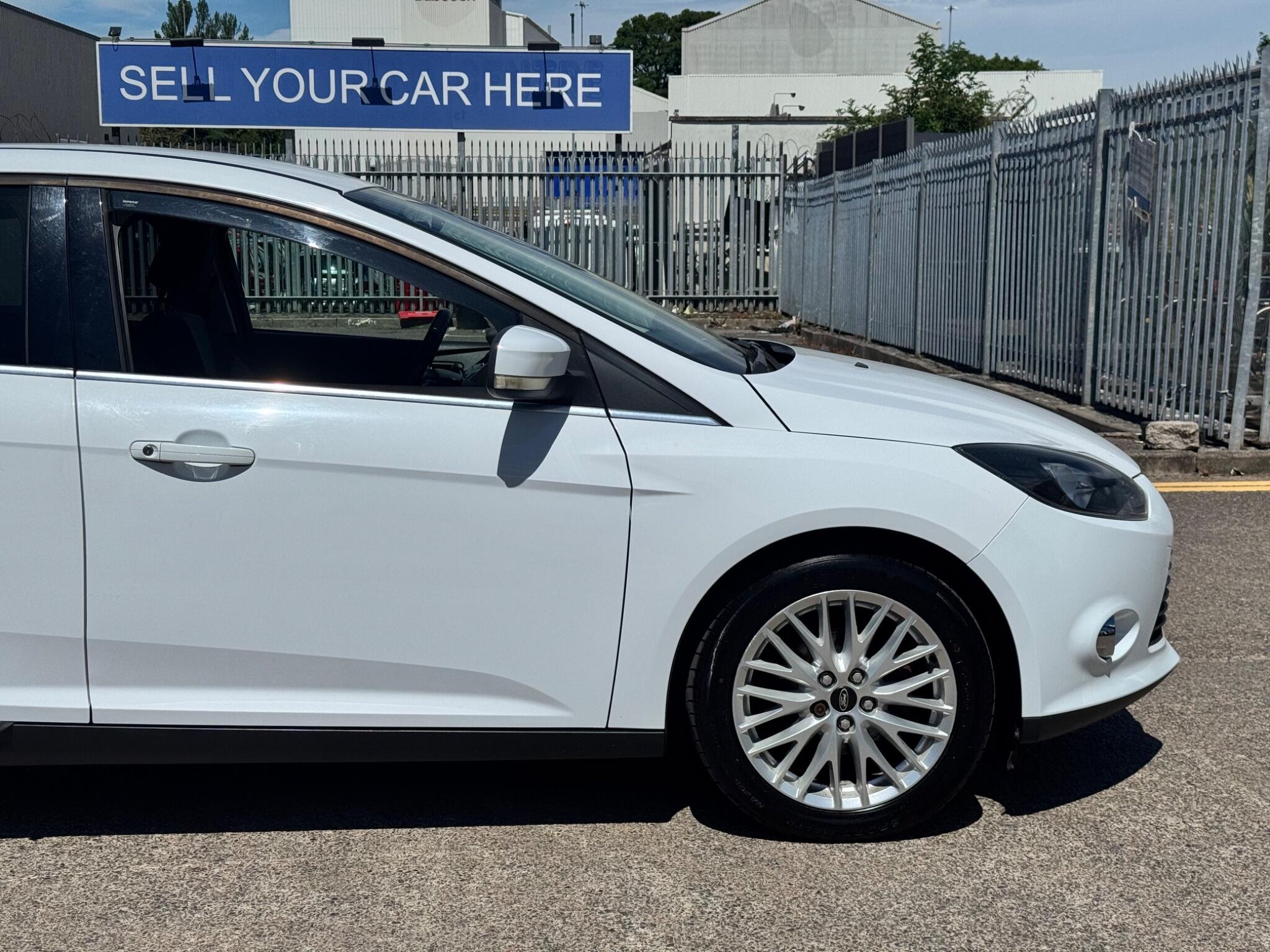 Ford Focus view 14