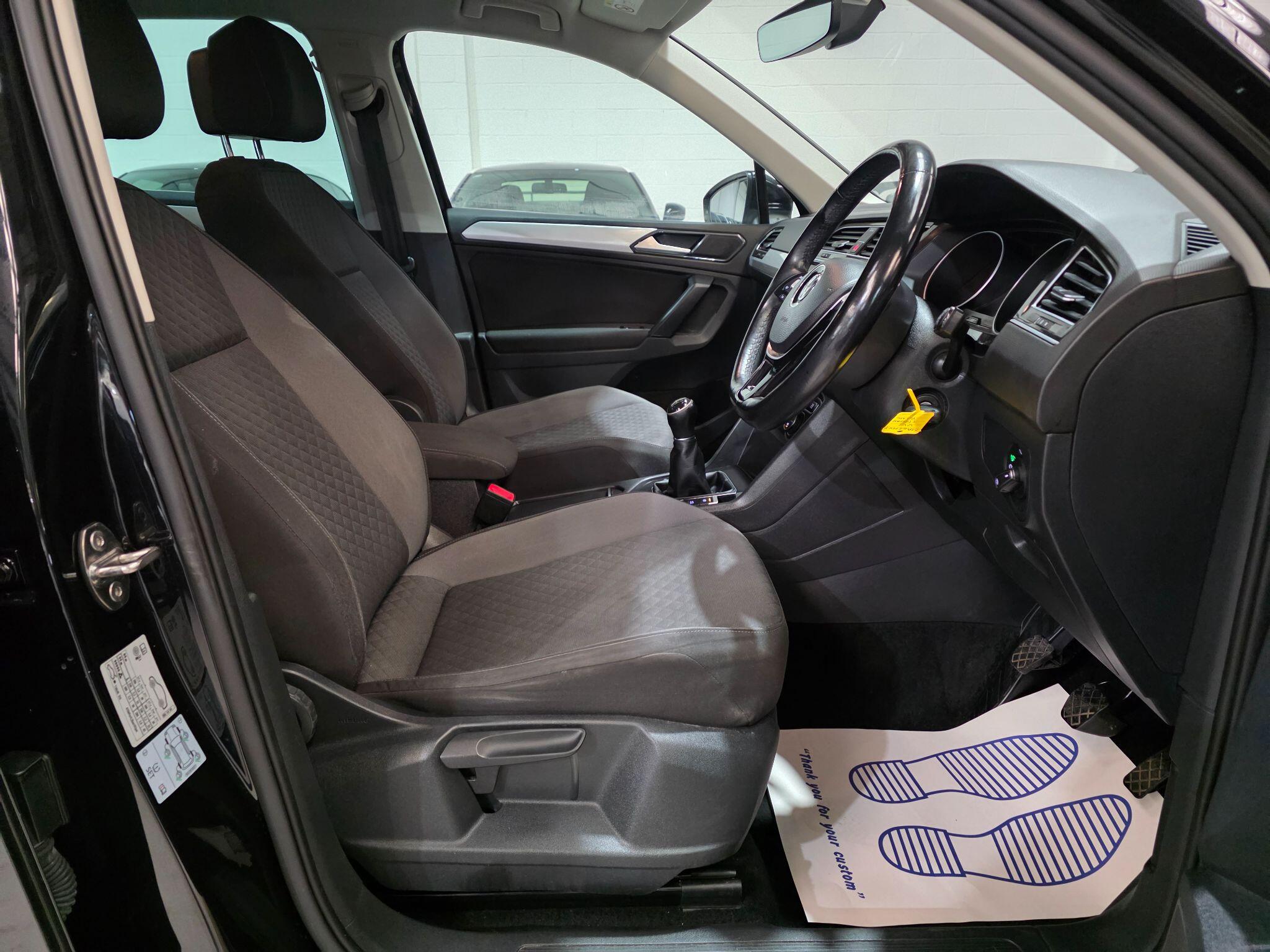 Volkswagen Tiguan view 6