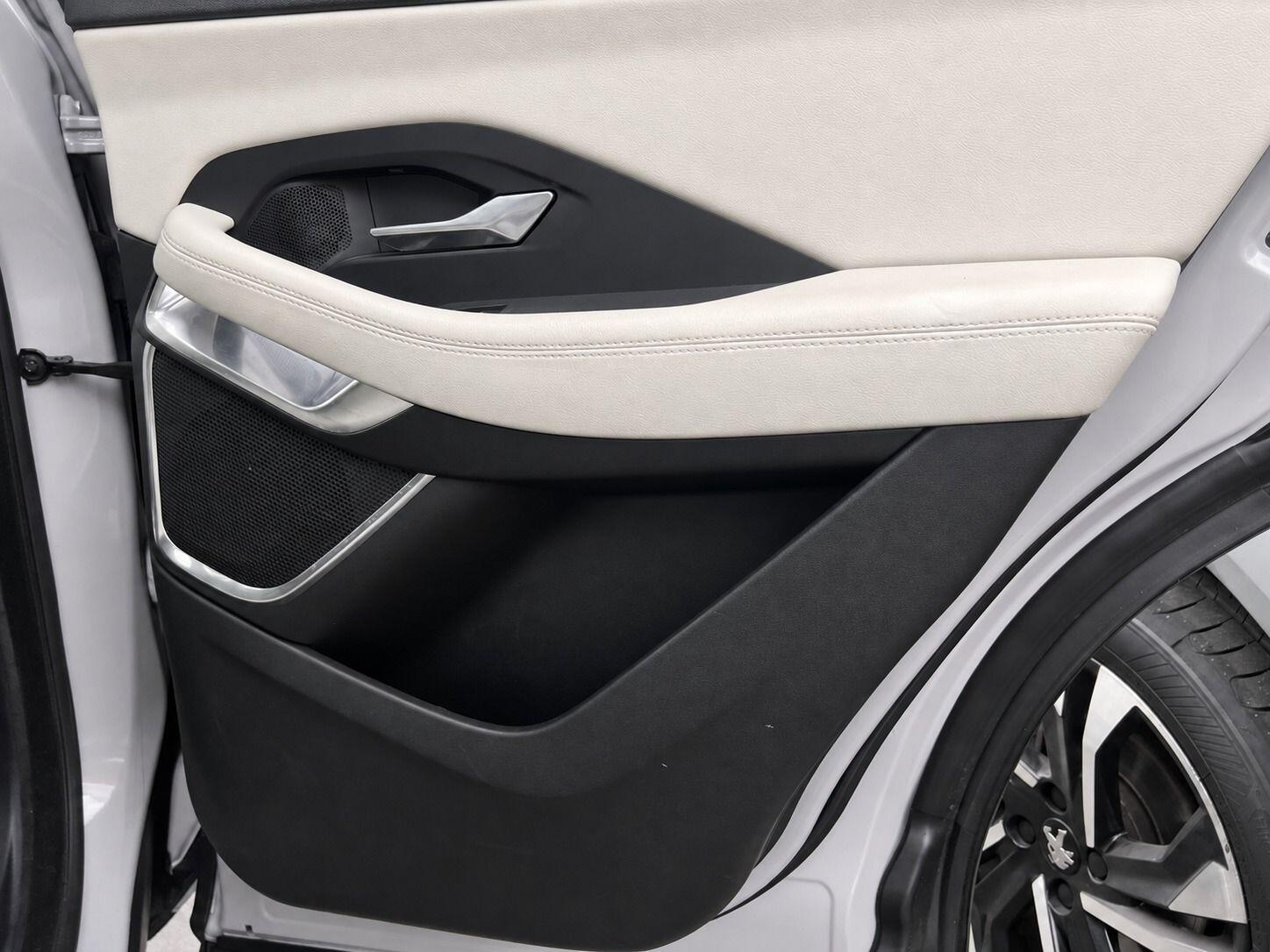 Jaguar E-Pace view 32