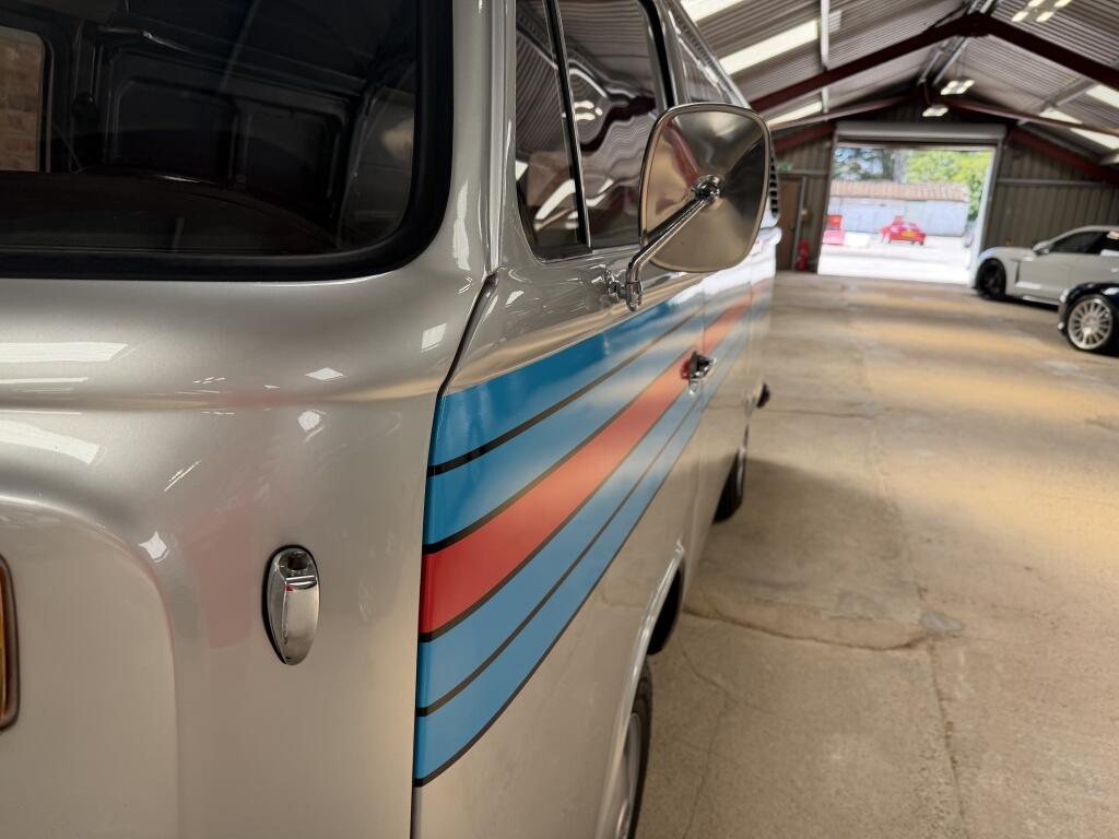 Volkswagen Transporter view 18