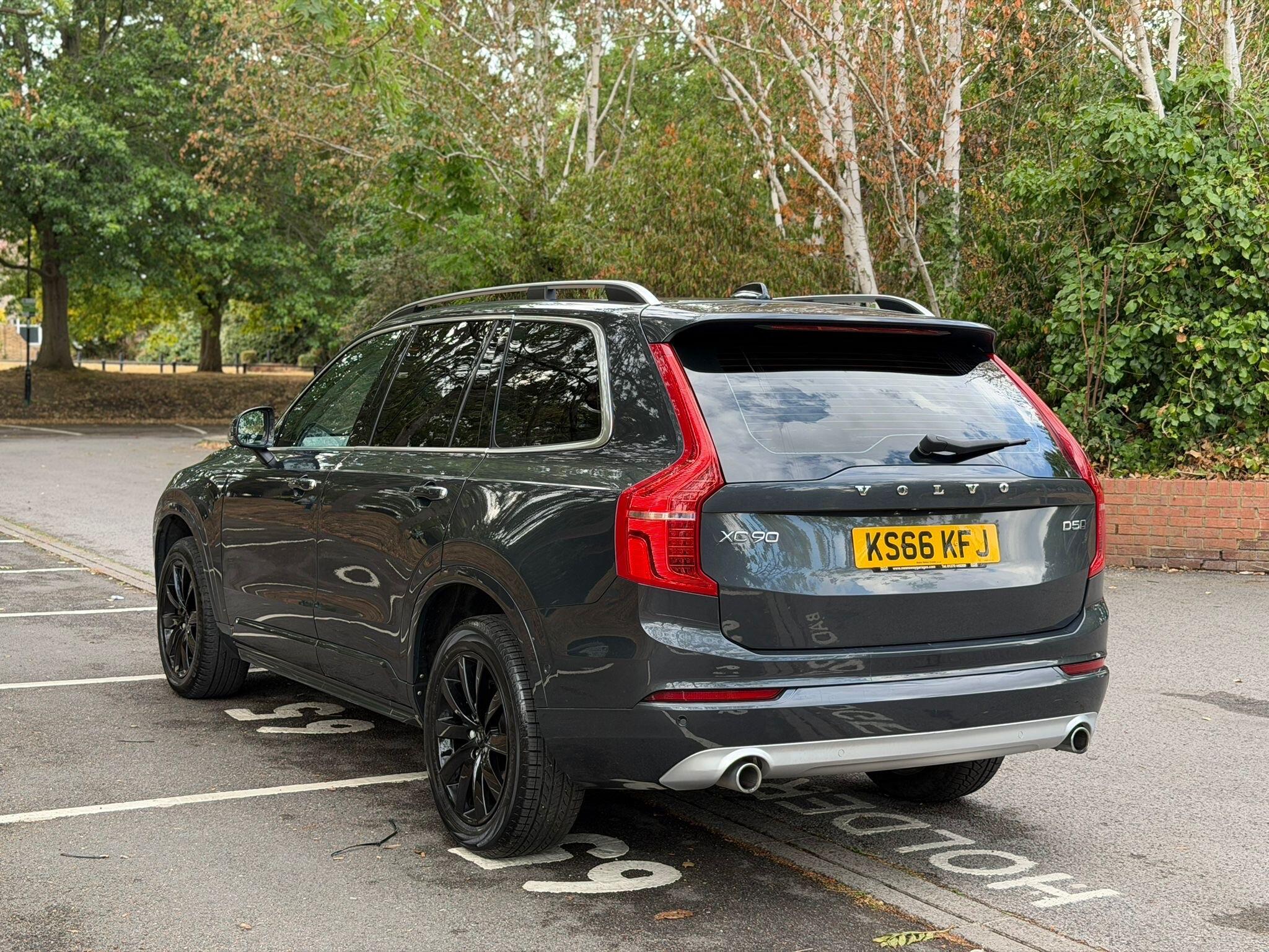 Volvo XC90 view 6