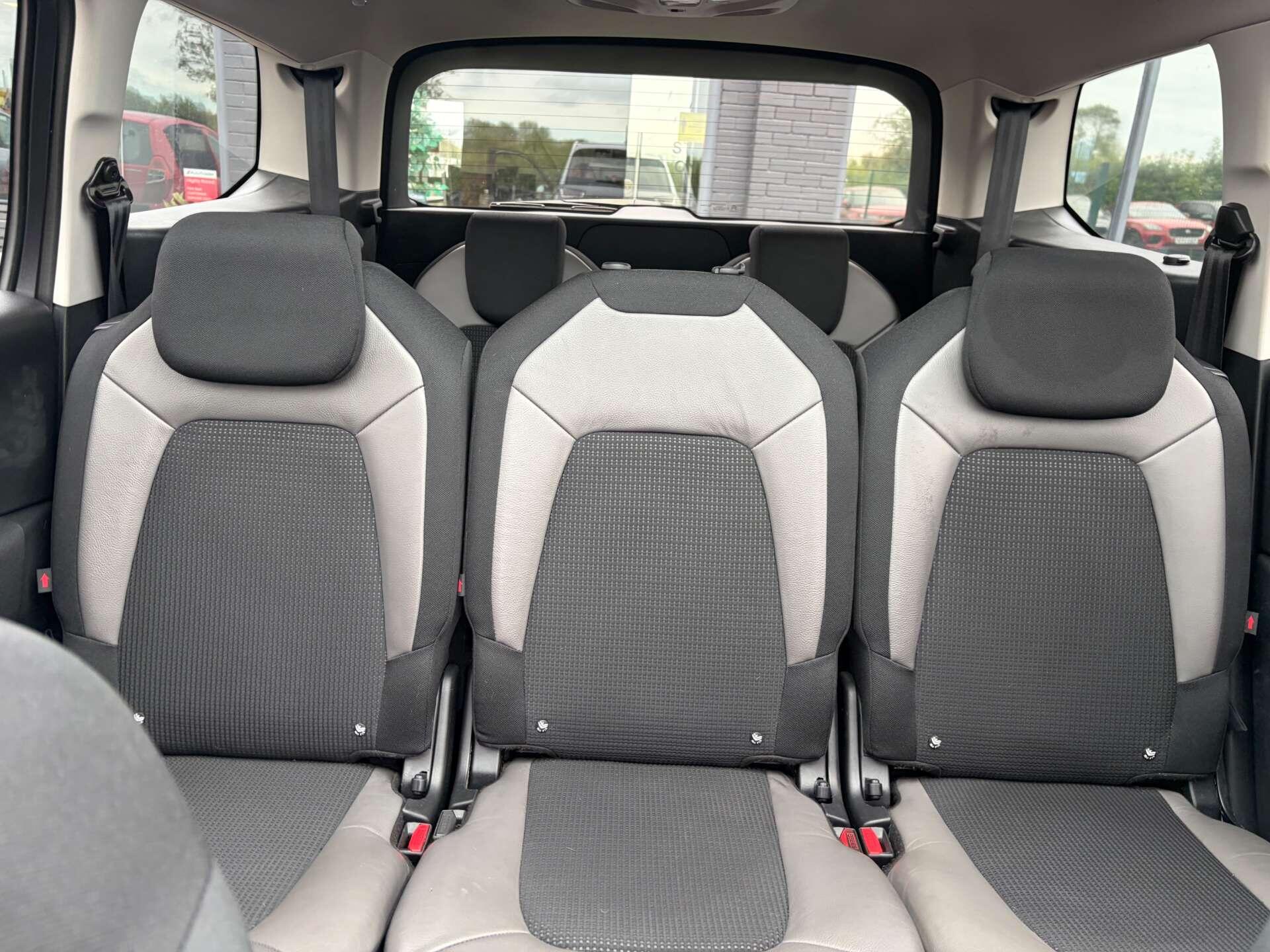 Citroen Grand C4 Picasso view 35