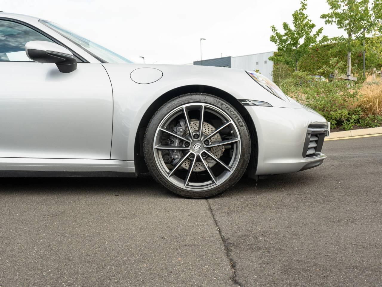 Porsche 911 view 17