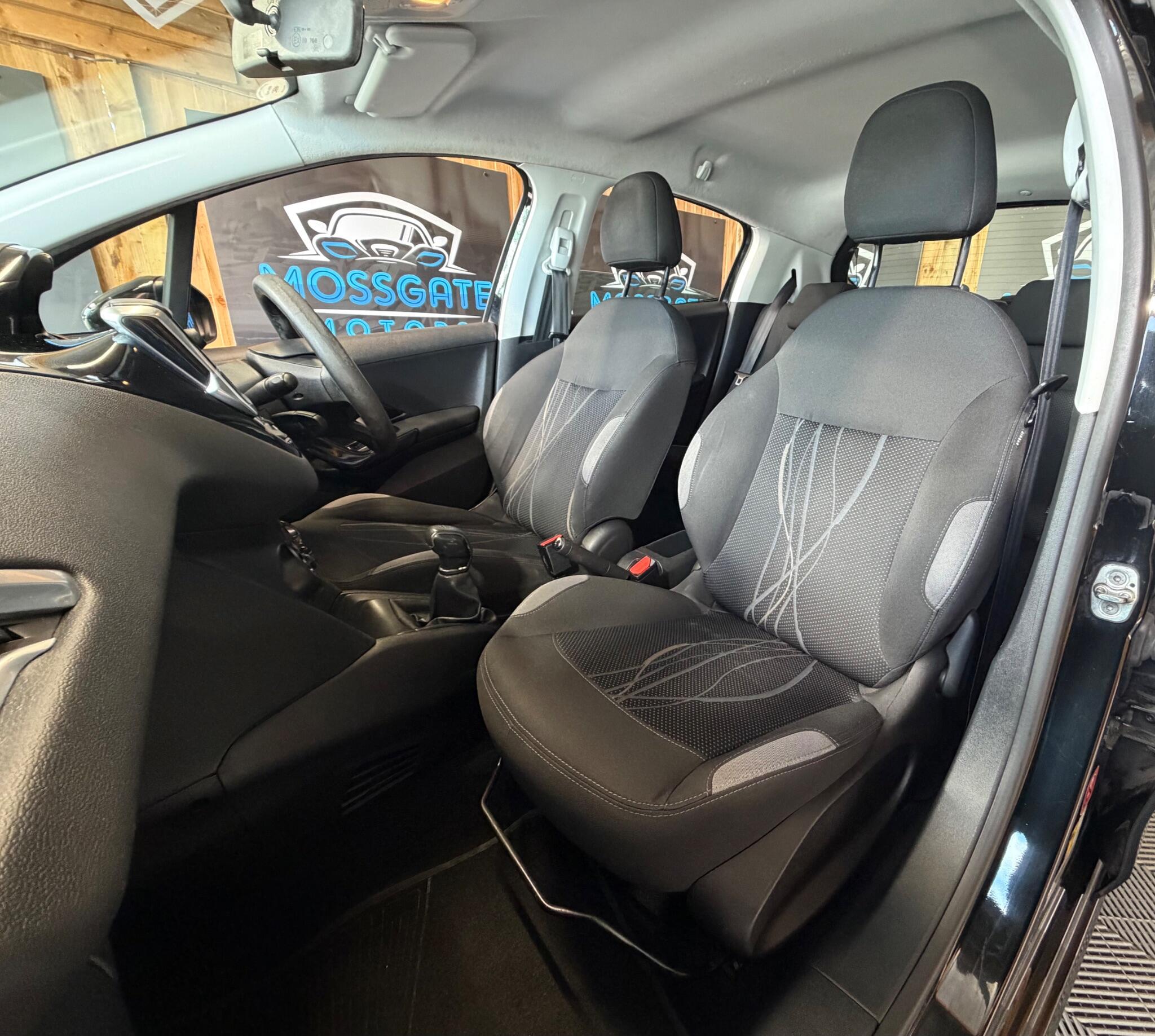Peugeot 208 view 37